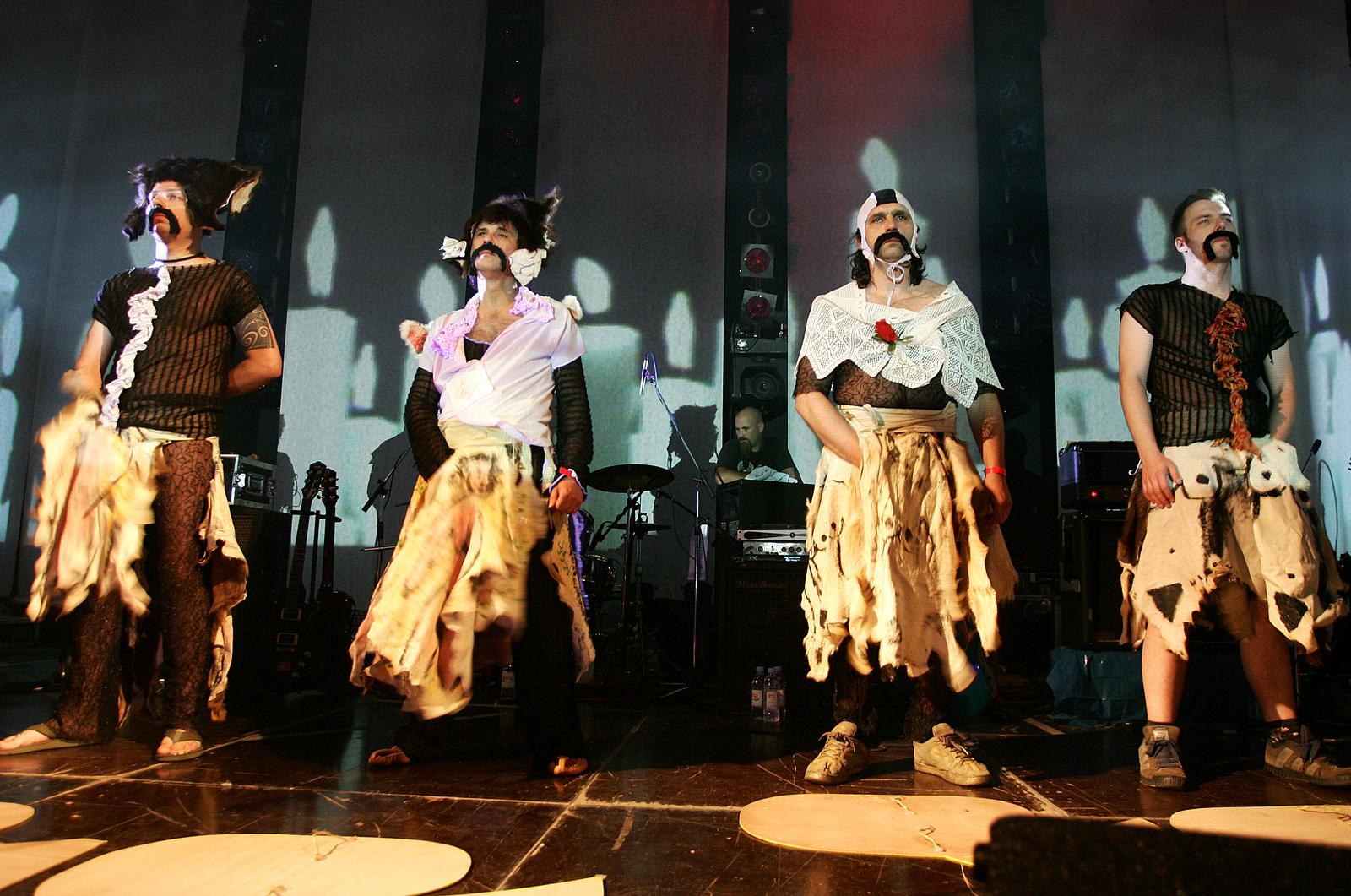 10.05.2007., Zagreb - Koncert grupe Let 3 u klubu Mocvara. Photo: Jurica Galoic/PIXSELL