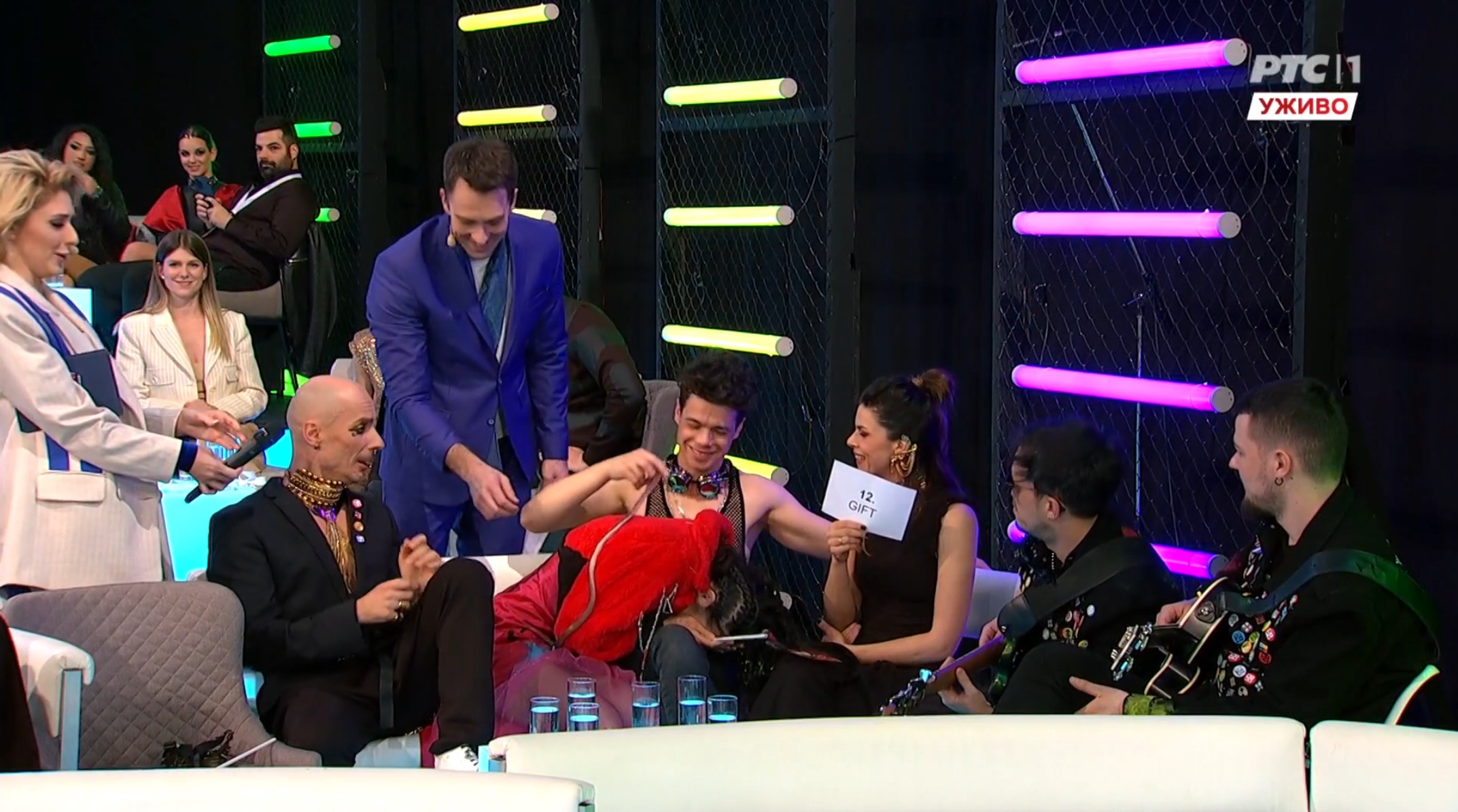 Green room, Grin rum, Pesma za Evroviziju, zmija