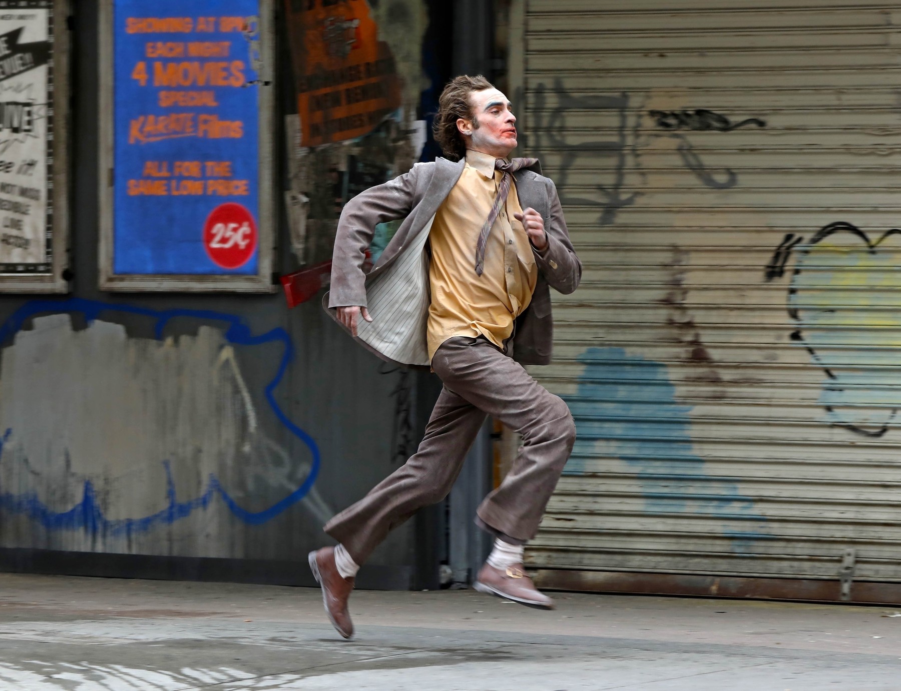 *PREMIUM-EXCLUSIVE* Joaquin Phoenix films 'Joker: Folie à Deux' in Downtown Los Angeles