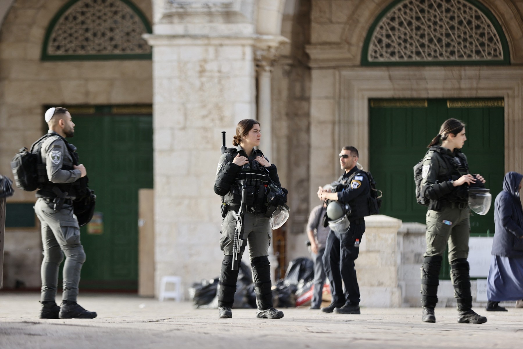 Jewish settlers raid Al-Aqsa Mosque