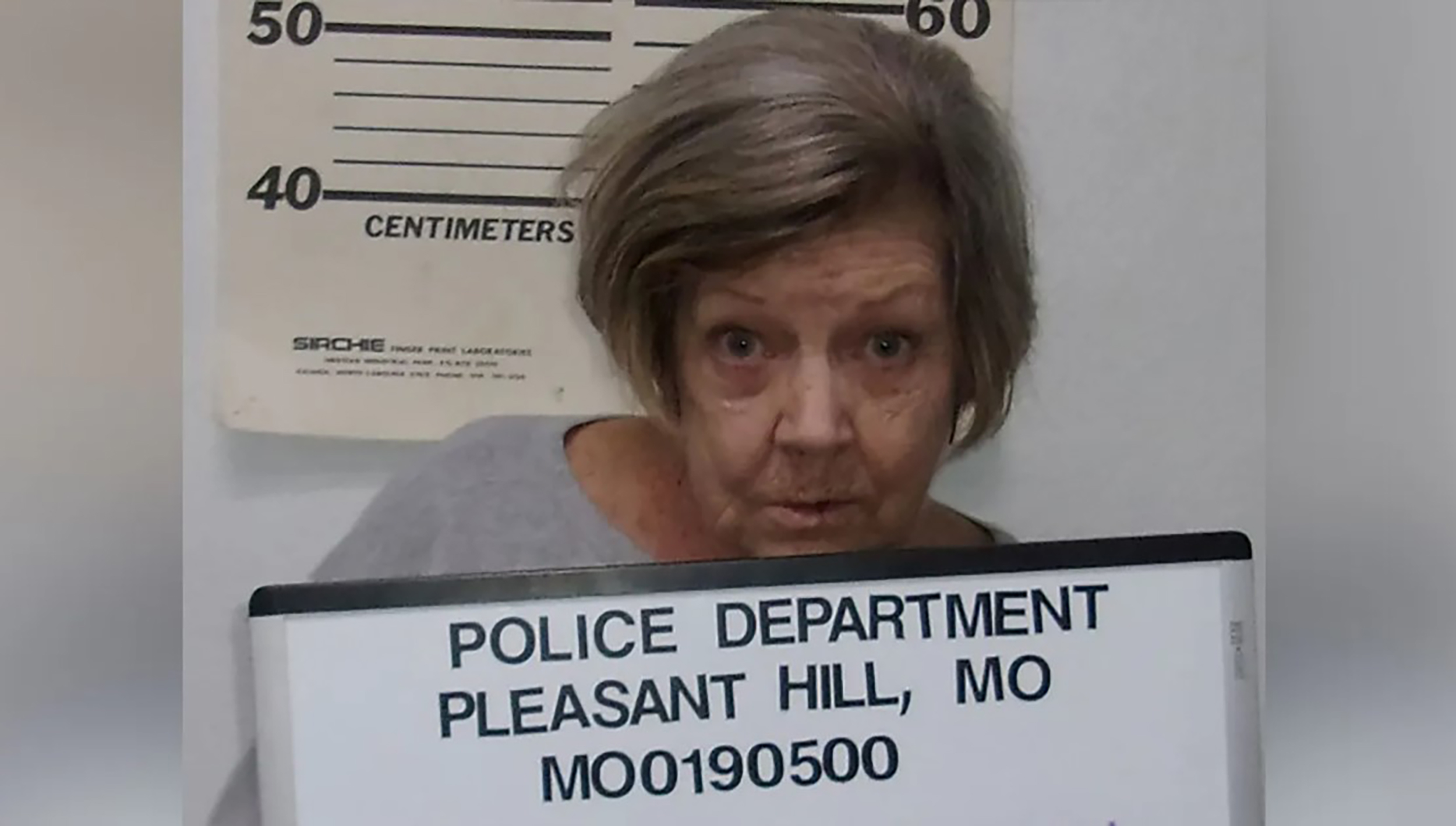 Starica opljačkala banku u Misuriju uz ljubaznu poruku: "Hvala, izvnite, nisam htela da vas uplašim" Baka pljačka banka