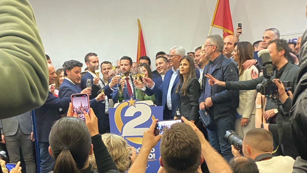 Jakov Milatović , Jakov Milatović , Štab, slavlje šampanjac