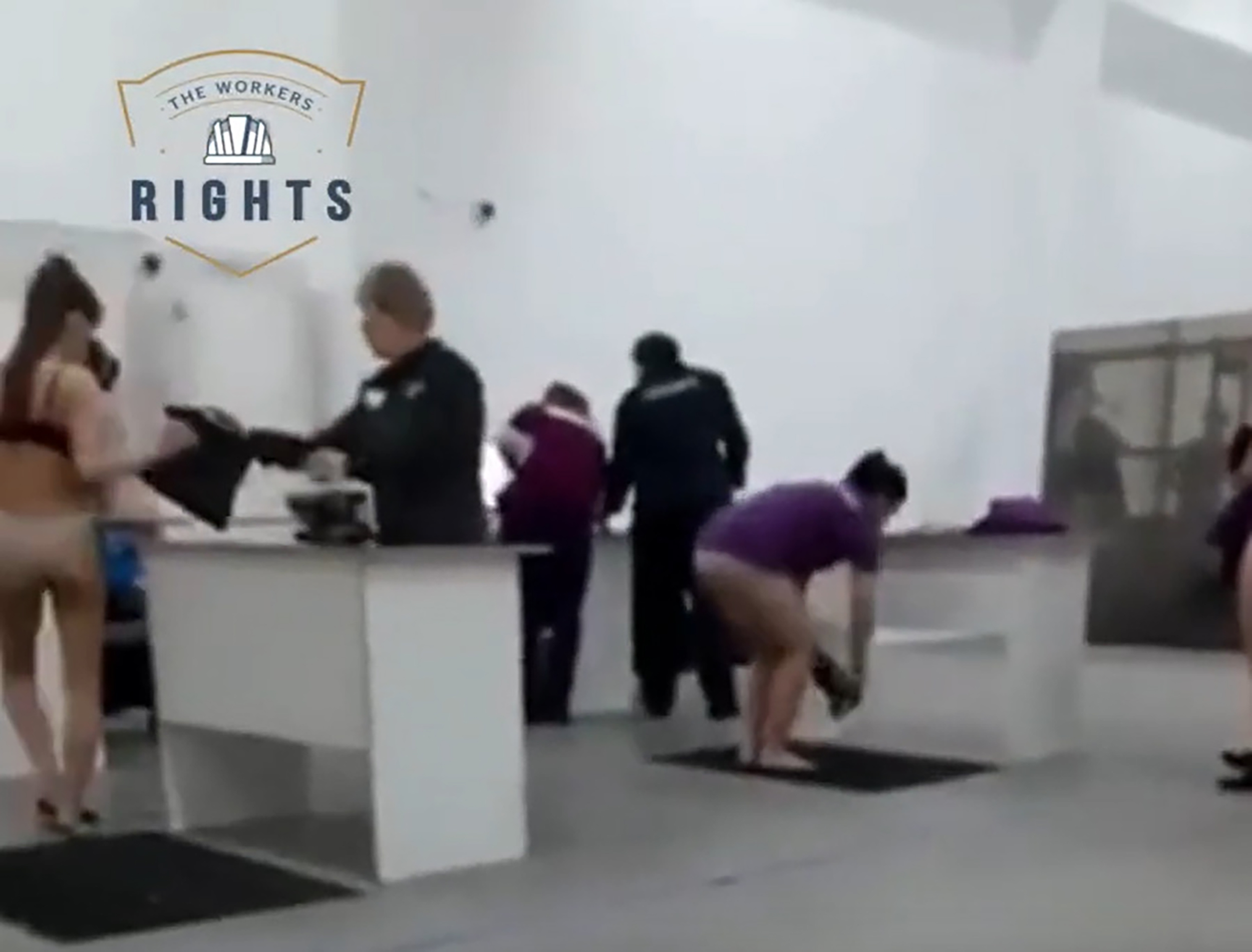 Nestvarne scene: Radnice skidaju u donji veš da bi sprečili krađu