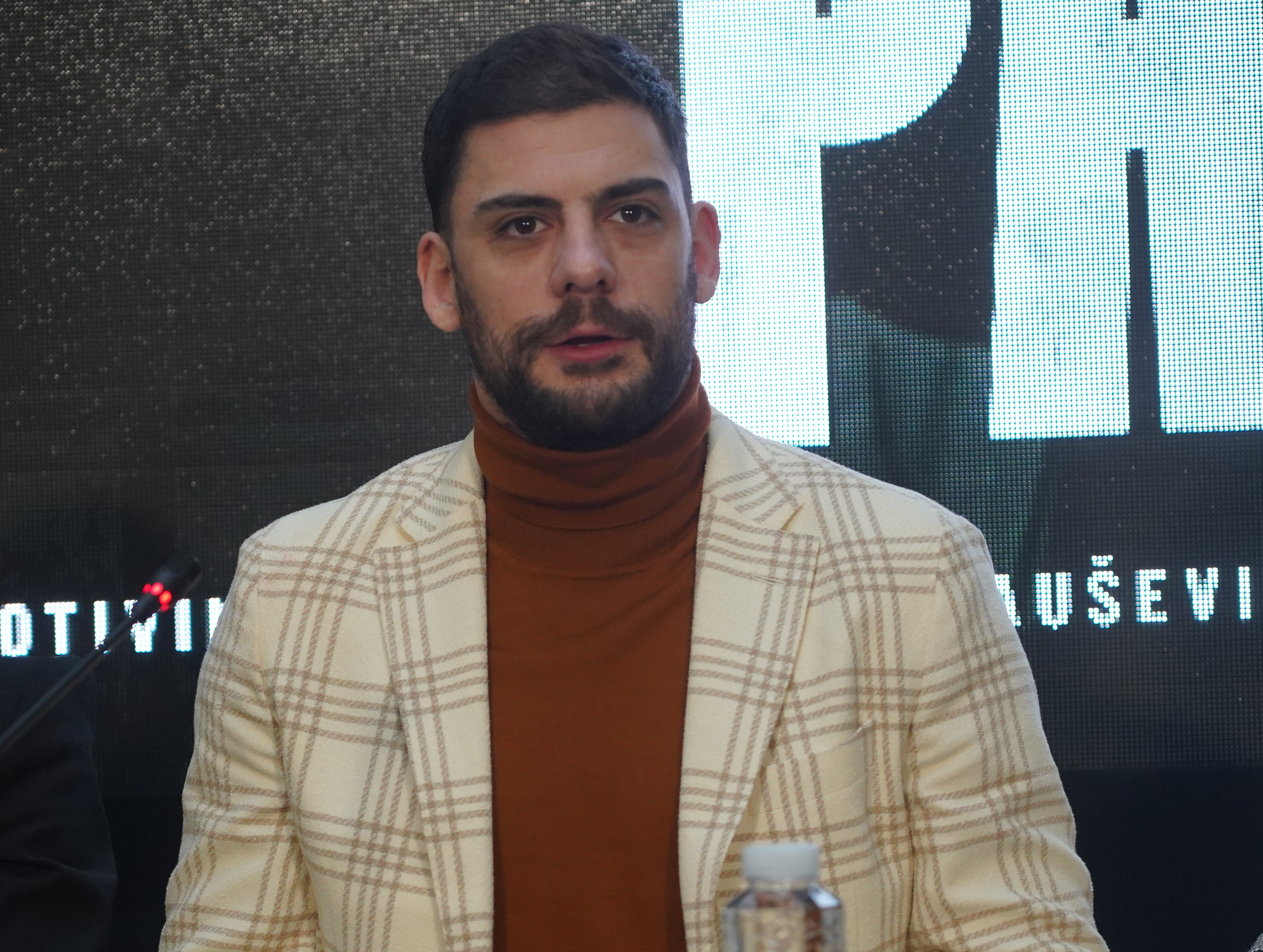 The press conference after the premiere screening of the first episode of the TV series "The Fall", based on the motifs of the book by Zarko Lausevic - "The year goes by, the day never ends" was held at the Yugoslav Cinematheque.