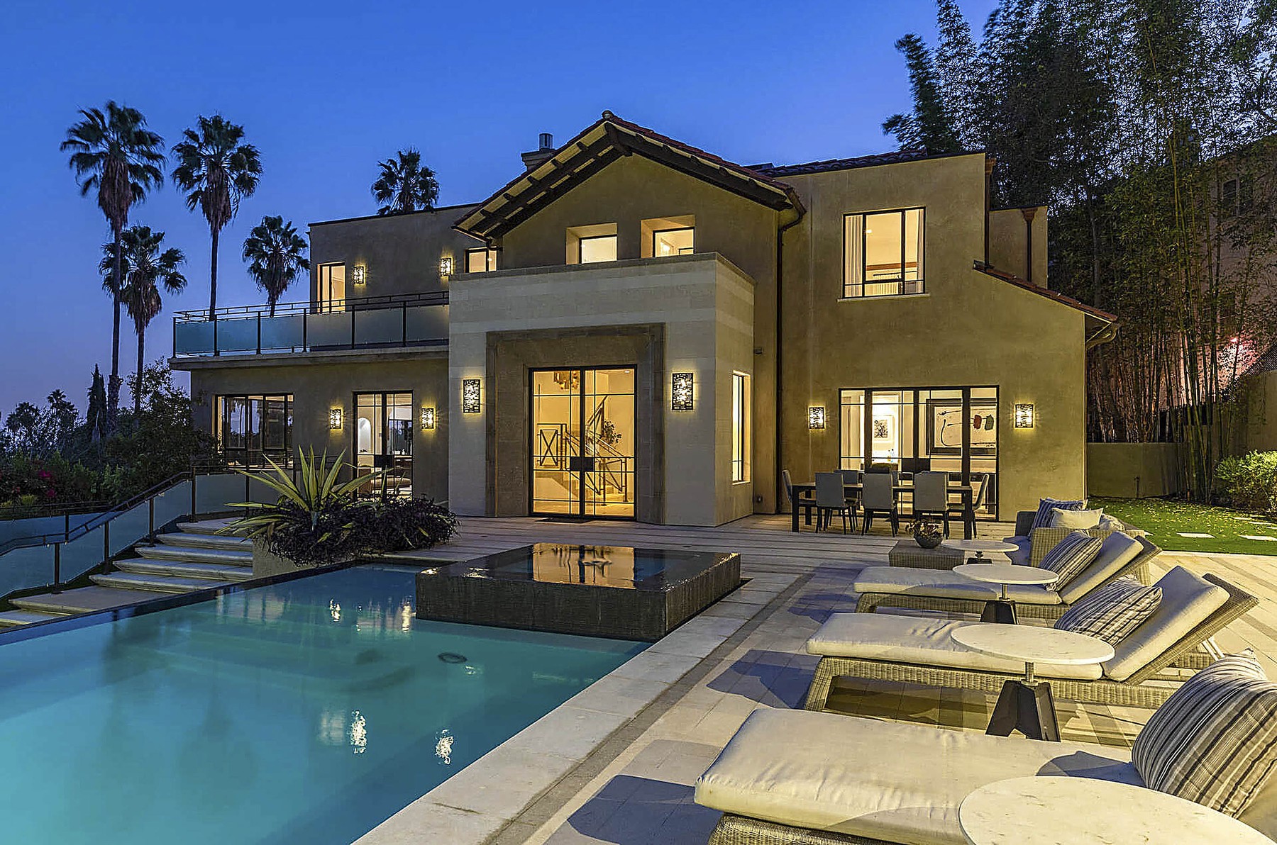 Rihanna Has Listed Her Hollywood Hills Estate For $ 7.8 Million Dollars