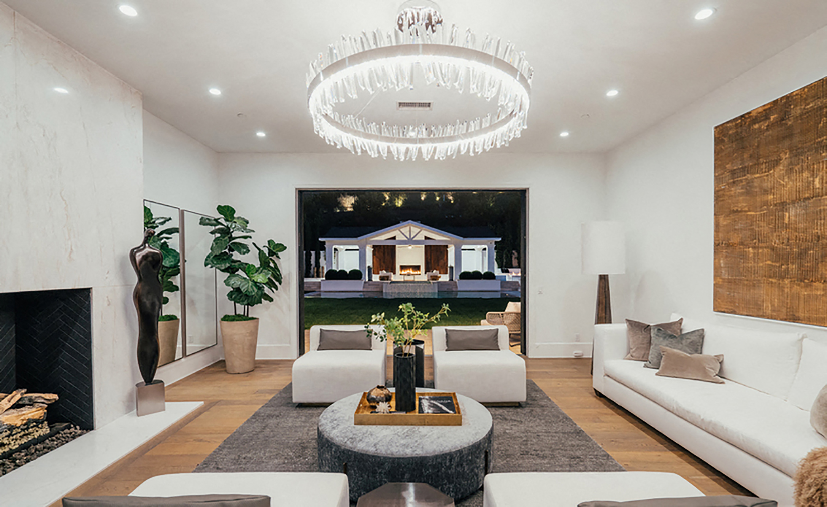 Madonna a acheté cette maison au chanteur The Weeknd pour 19 millions de dollars