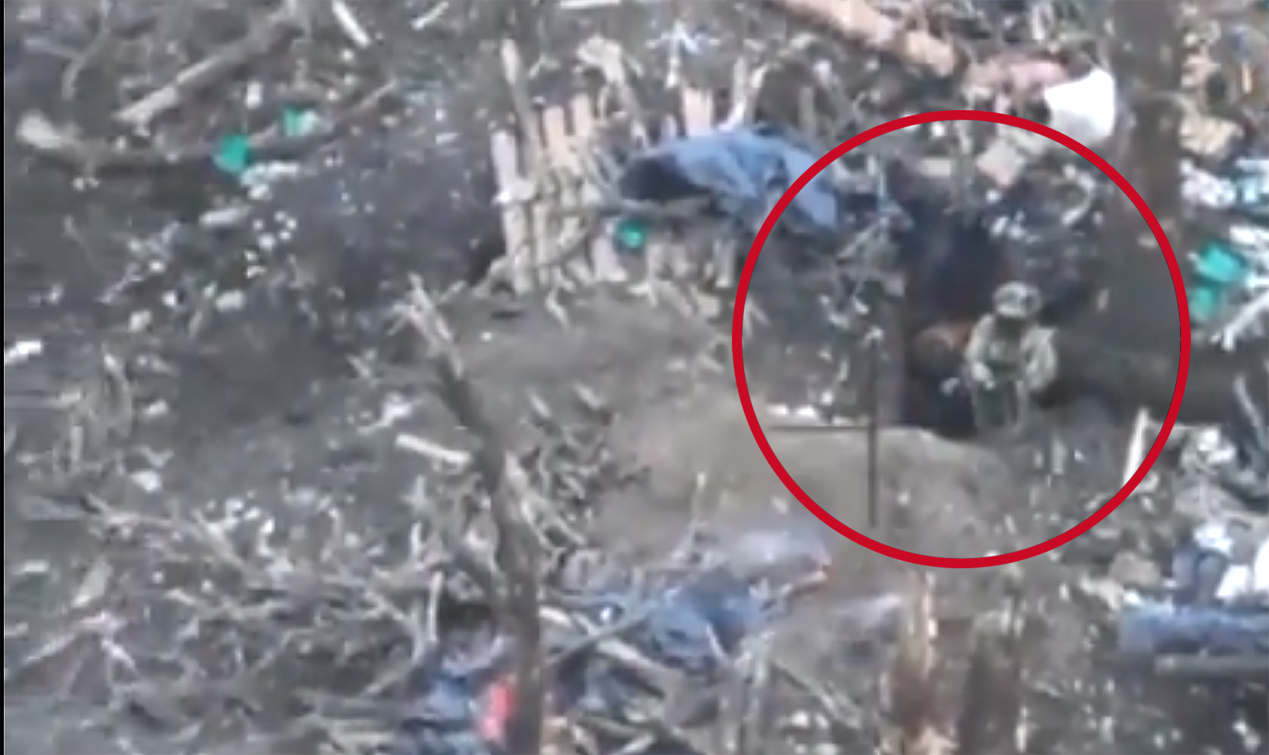 vojnik u rovu mirno radi