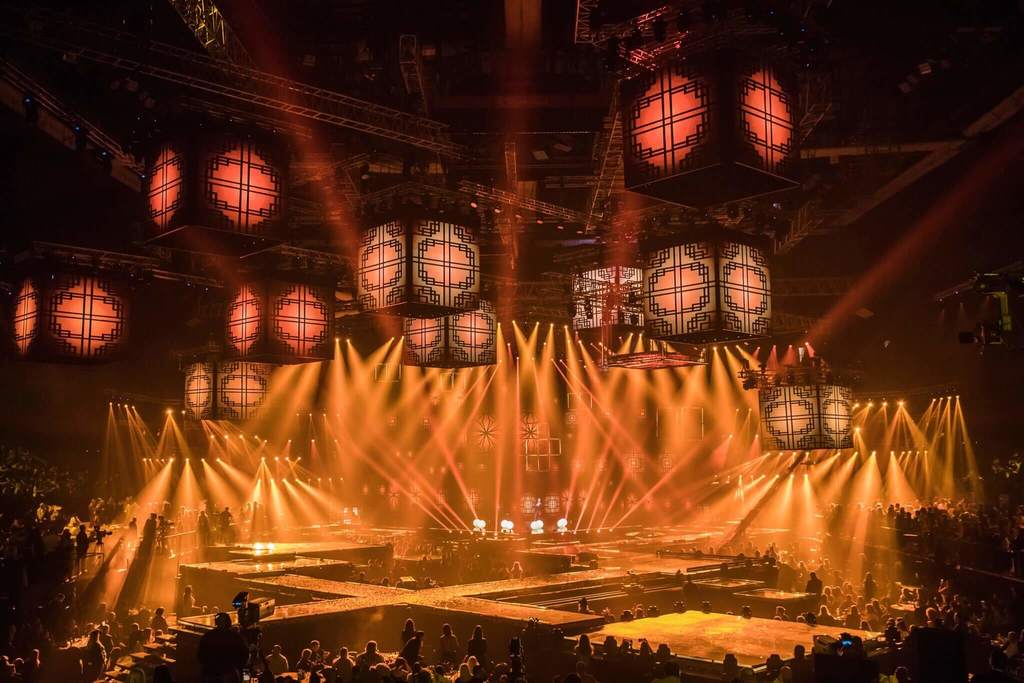 MAC vest_live production