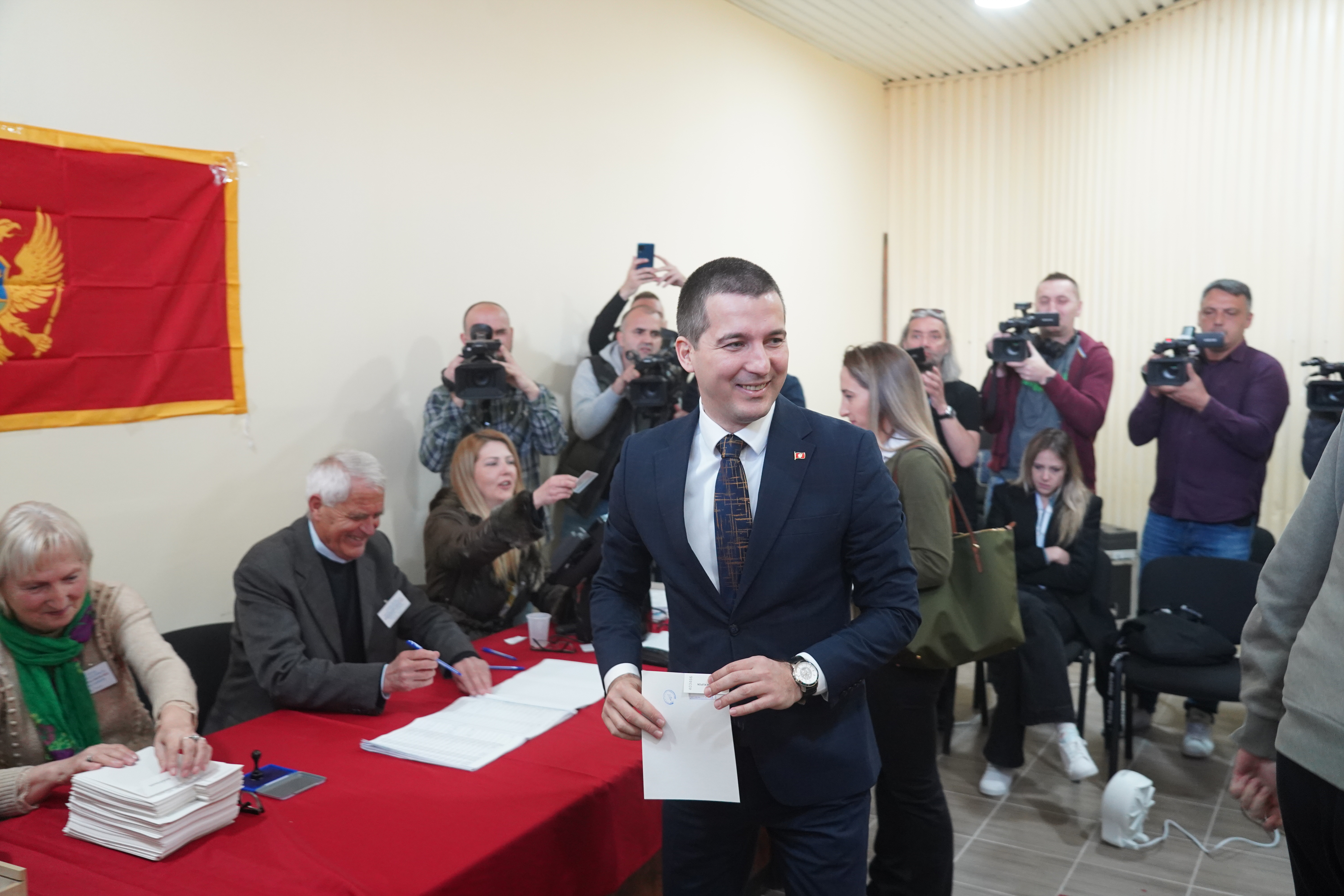 The Democratic presidential candidate in the presidential elections in Montenegro, Aleksa Becic, voted at polling station number 72, in the Zabjelo local community.