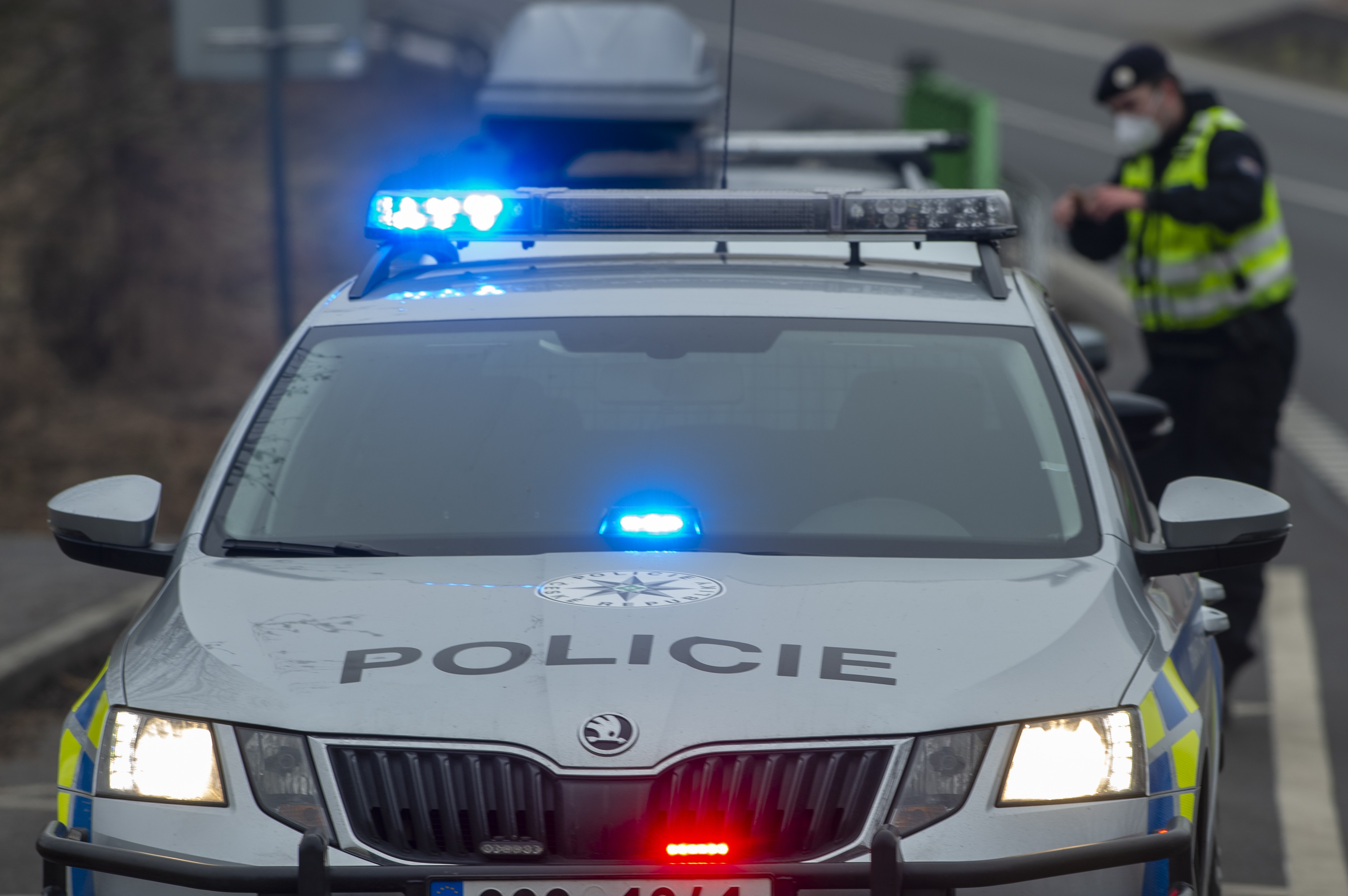 Policejní hlídka, policie, policista, kontrola, hranice okresu, nová opatření, omezení pohybu, epidemie covid-19, nařízení