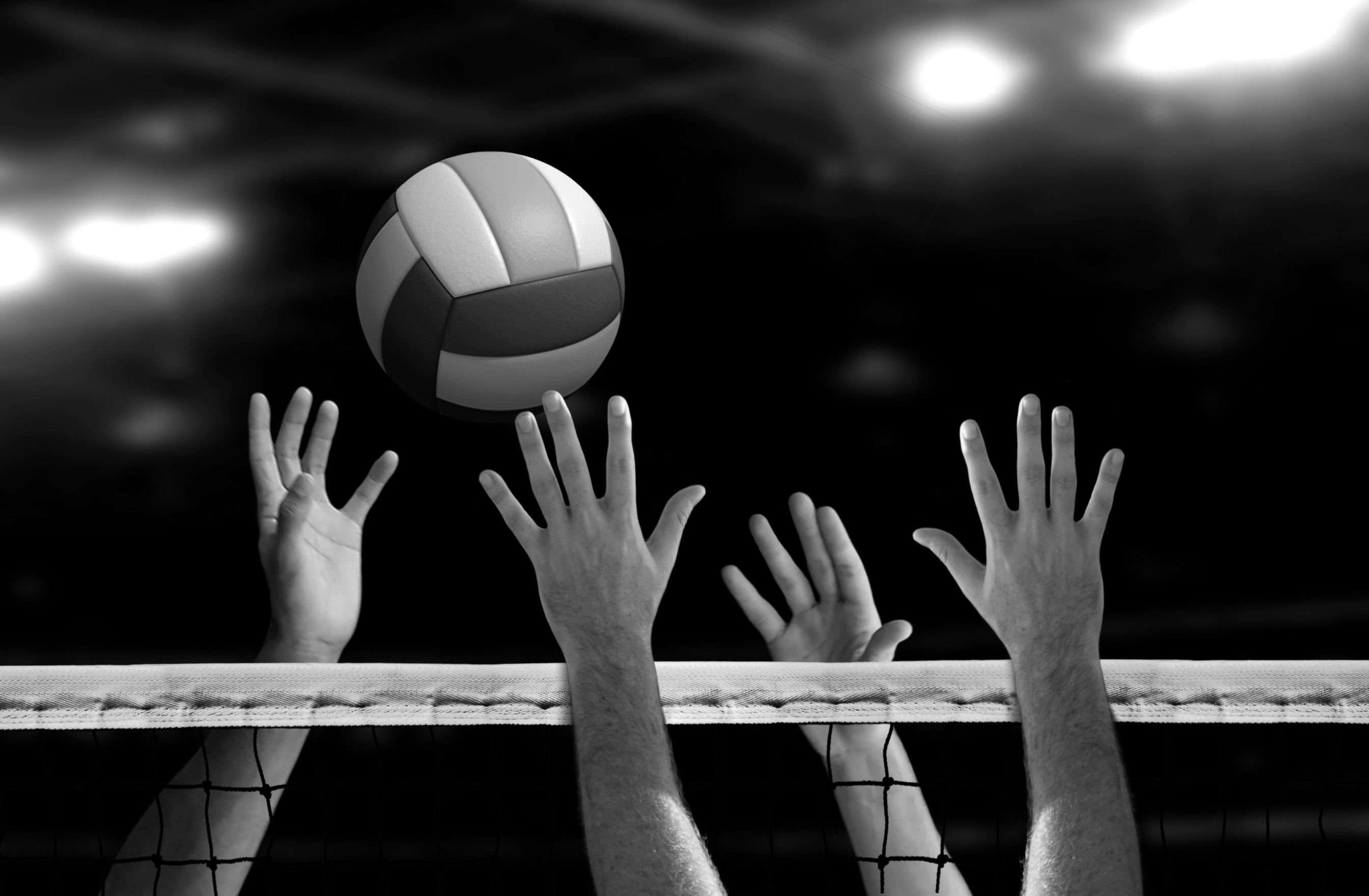 Volleyball spike hand block over the net lopta obbojka preminuo