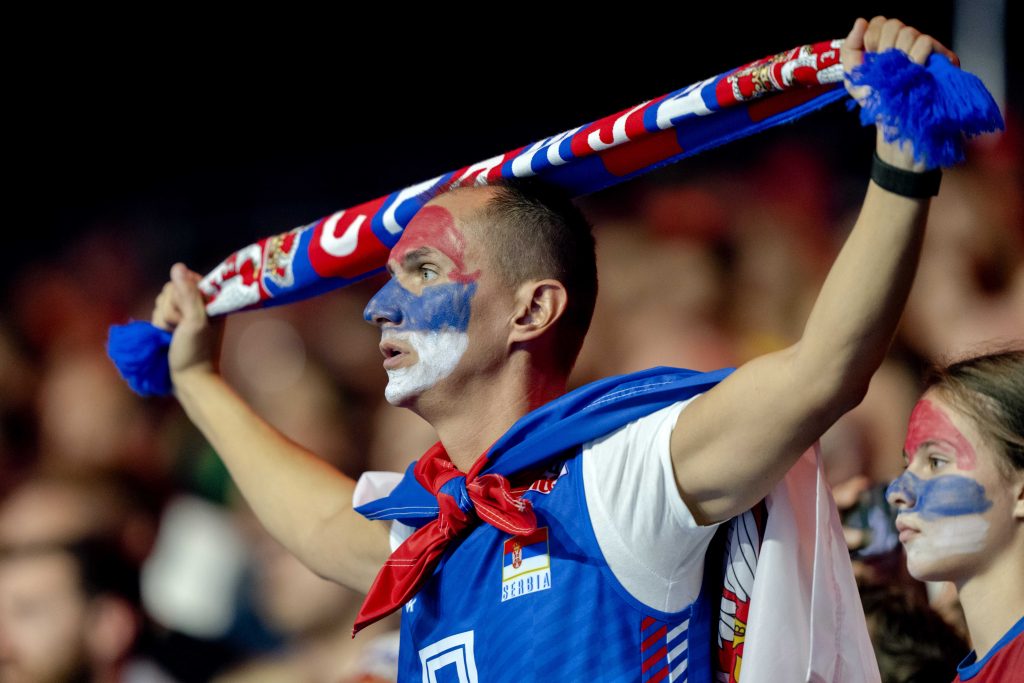 epa10245793 Supporters cheer during the final match at the 2022 Volleyball Women's World Championship between Brazil and Serbia, in Apeldoorn, the Netherlands, 15 October 2022.  EPA-EFE/SANDER KONING
