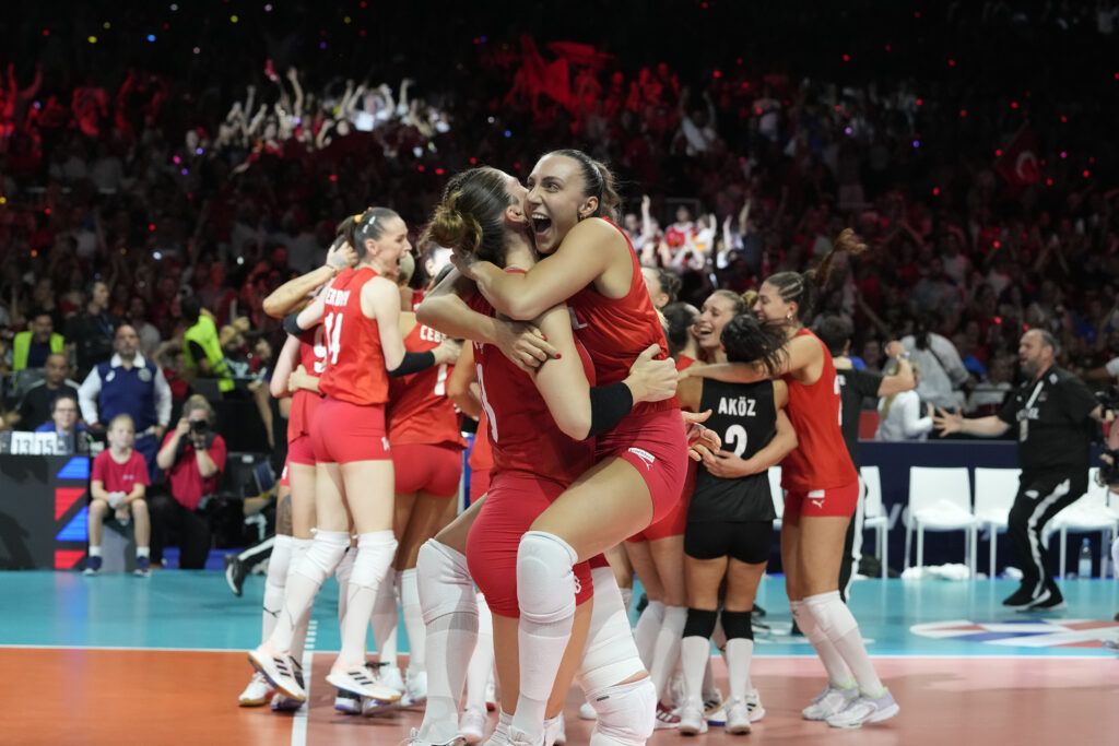 Team of Turkey celebrates after winning the Women's European Volleyball Championship final match between Serbia and Turkey in Brussels, Belgium, Sunday, Sept. 3, 2023. (AP Photo/Virginia Mayo)