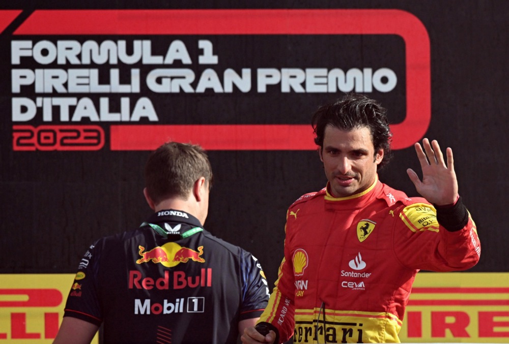 epa10838103 Third placed Spanish driver Carlos Sainz of Scuderia Ferrari waves to supporters from the podium after the Italian Formula One Grand Prix at the Autodromo Nazionale in Monza, Italy, 03 September 2023.  EPA-EFE/Daniel Dal Zennaro