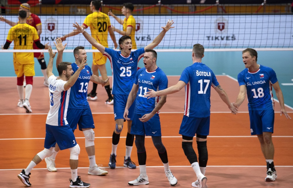 epa10845043 Players of Czech Republic celebrate during the EuroVolley Men 2023 pool C match between North Macedonia and Czech Republic in Skopje, North Macedonia, 06 September 2023.  EPA-EFE/GEORGI LICOVSKI