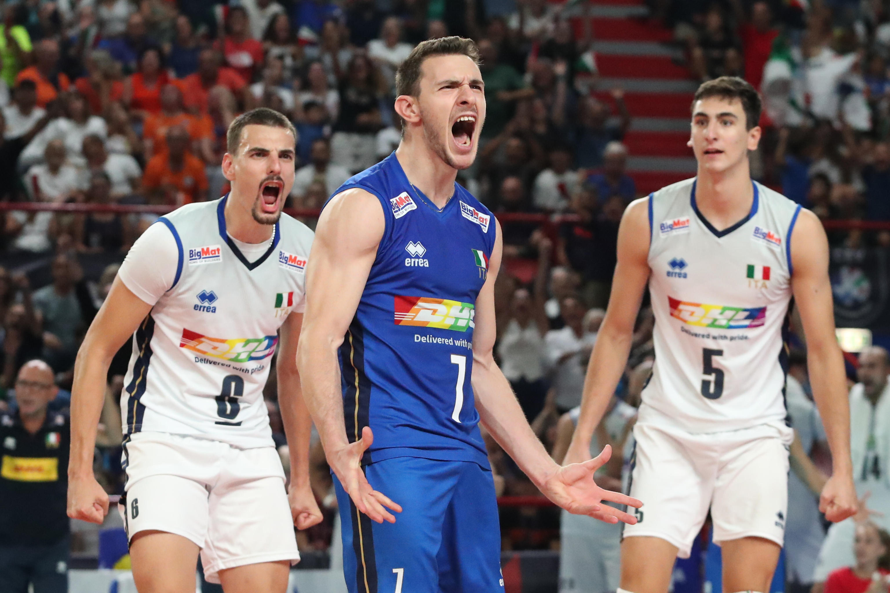 epa10857456 Italy's Fabio Balaso reacts during the EuroVolley Men 2023 quarter final match between Italy and the Netherlands, in Bari, Italy, 12 September 2023.  EPA-EFE/NICOLA MASTRONARDI