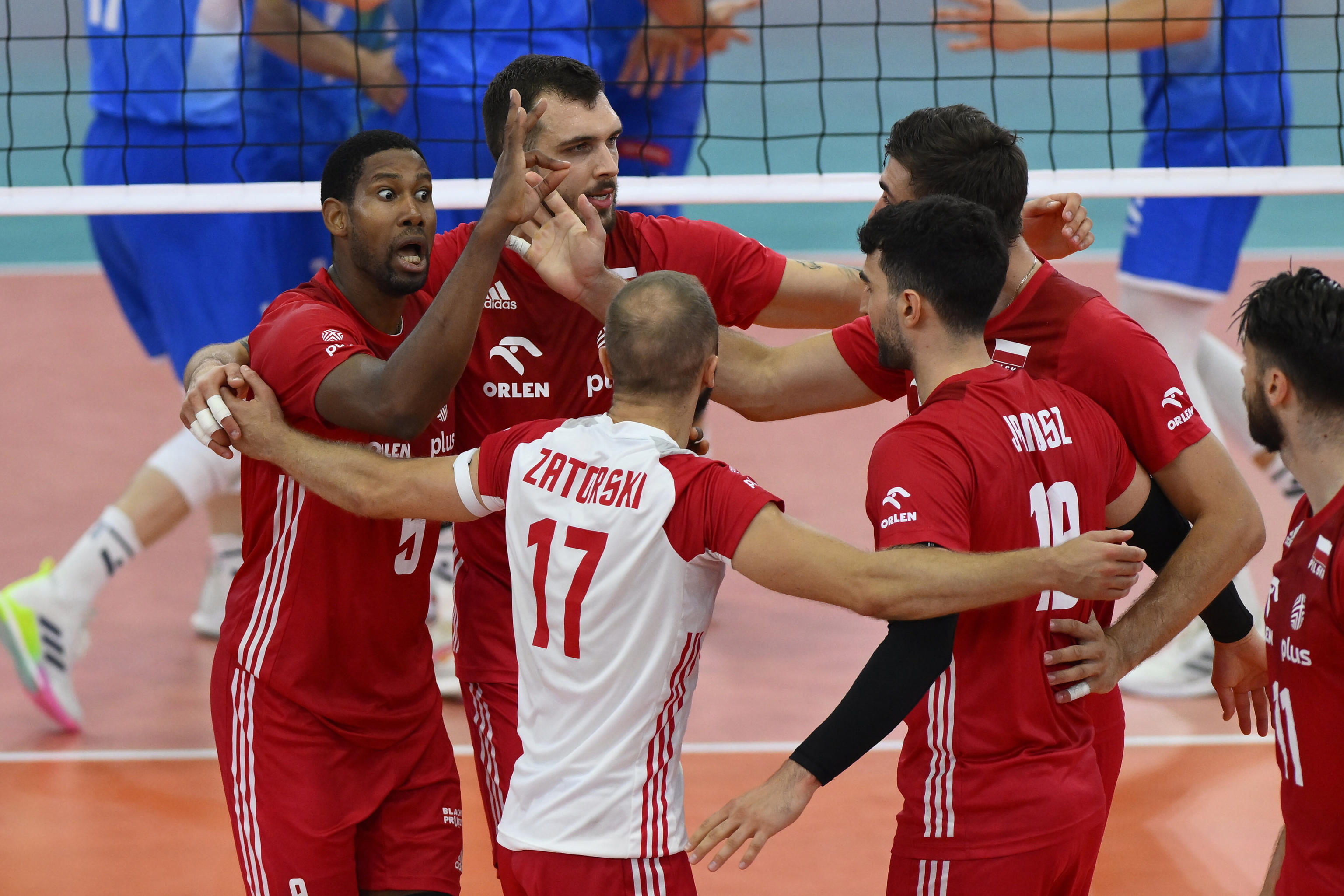 epa10860835 Wilfredo Leon Venero of Poland reacts with his teammates during the EuroVolley Men 2023 semifinal match between Poland and Slovenia, in Rome, Italy, 14 September 2023.  EPA-EFE/DOMENICO CIPPITELLI