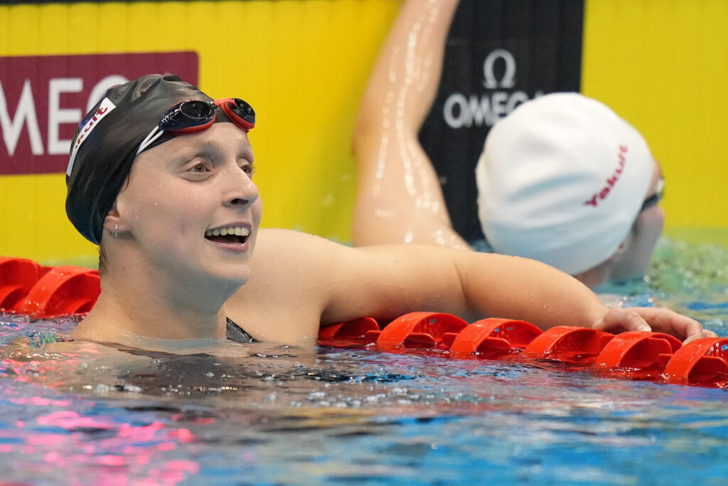 epa10775550 Katie Ledecky (L) of the USA reacts after winning the Women's 800m Freestyle Final of the World Aquatics Championships 2023 in Fukuoka, Japan, 29 July 2023.  EPA-EFE/HIROSHI YAMAMURA