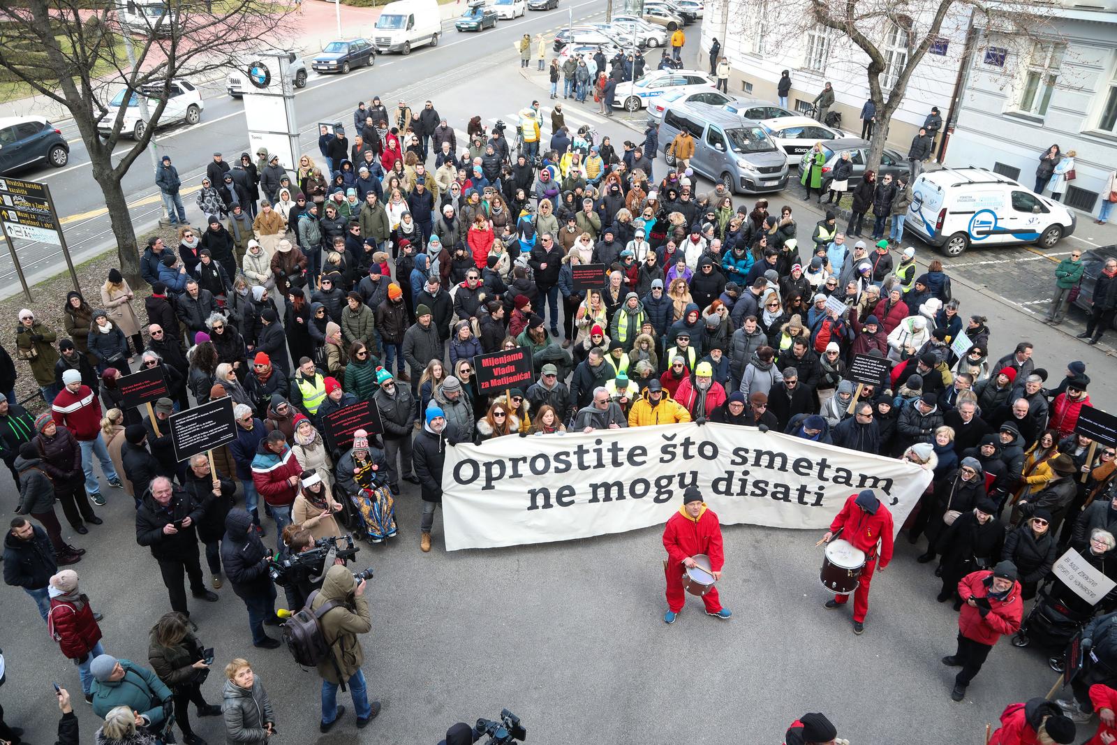 05.02.2023., Zagreb - Prosvjed u organizaciji Hrvatskog novinarskog drustva sest mjeseci od smrti novinara Vladimira Matijanica pod nazivom ‘Oprostite sto smetam, ne mogu disati’ Photo: Zeljko Hladika/PIXSELL
