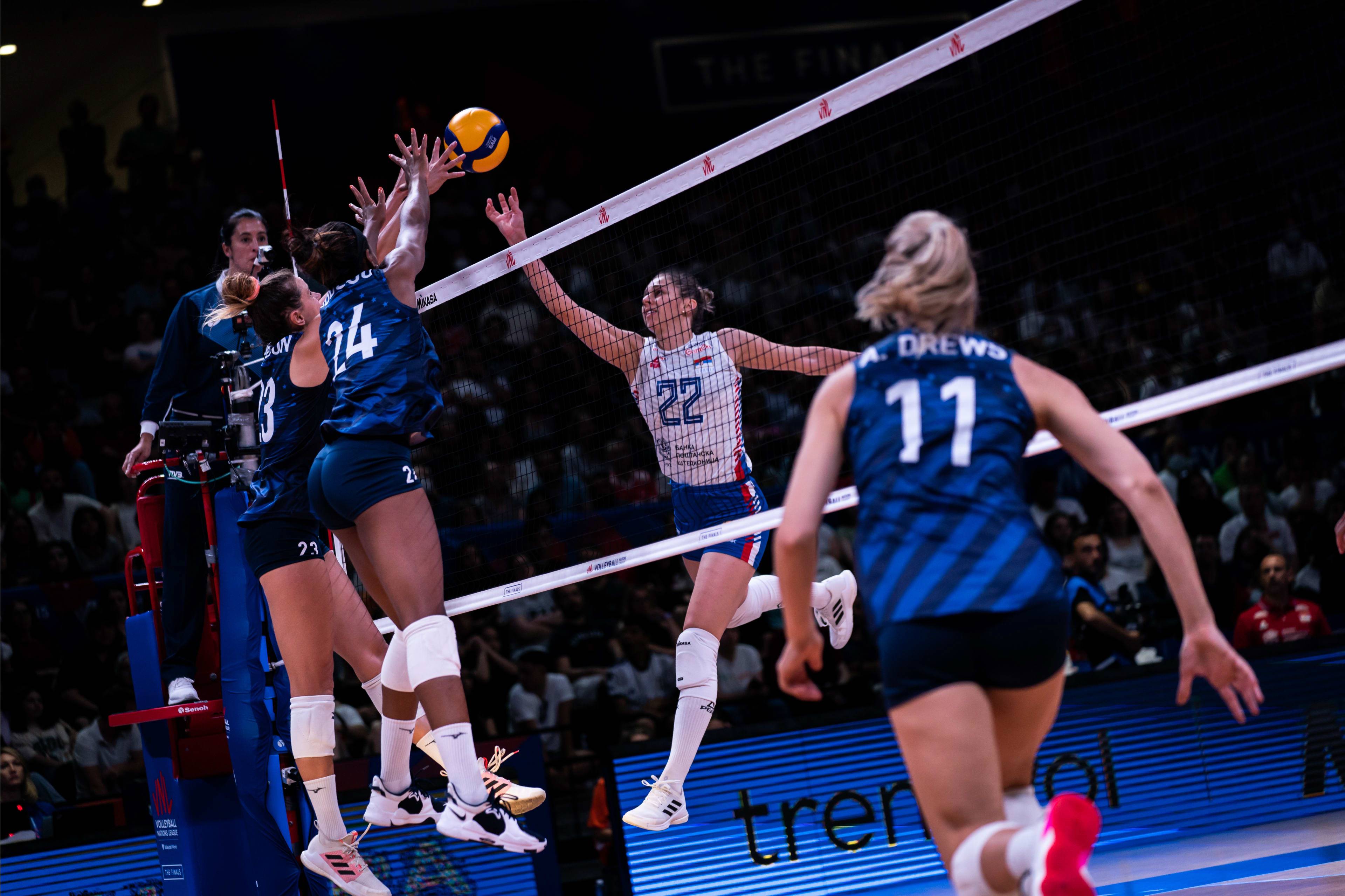 Ankara, 13.07.2022. - Odbojkasice SAD i Srbije u akciji tokom utakmice cetvrtfinala zavrsnog turnira u Ligi nacija, danas u Ankari. (BETAPHOTO/FIVB)
