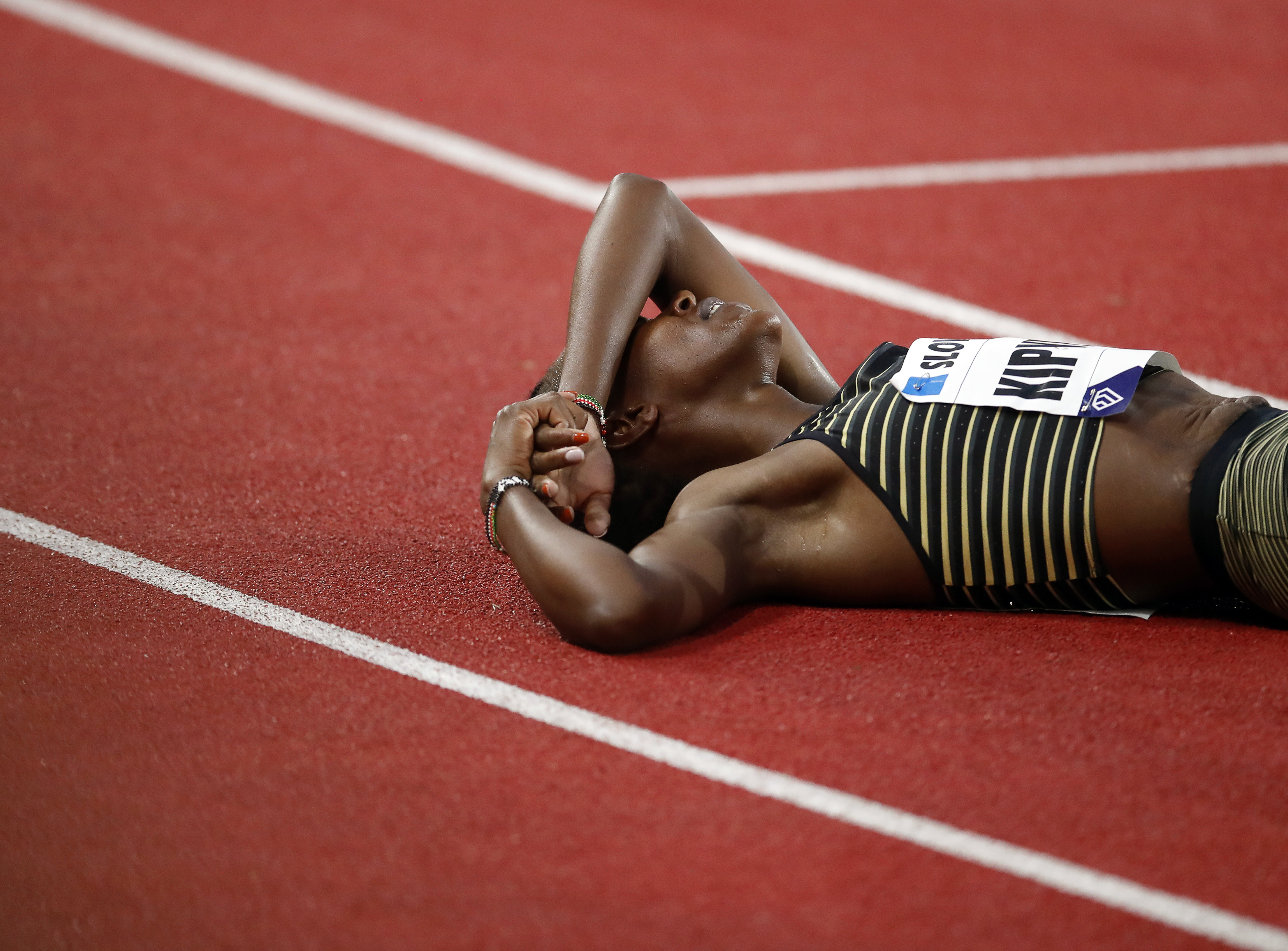 epa10114583 Faith Kipyegon of Kenya reacts after winning the women's 1,500m race at the Diamond League Herculis athletics meeting in Monaco, 10 August 2022.  EPA-EFE/Sebastien Nogier