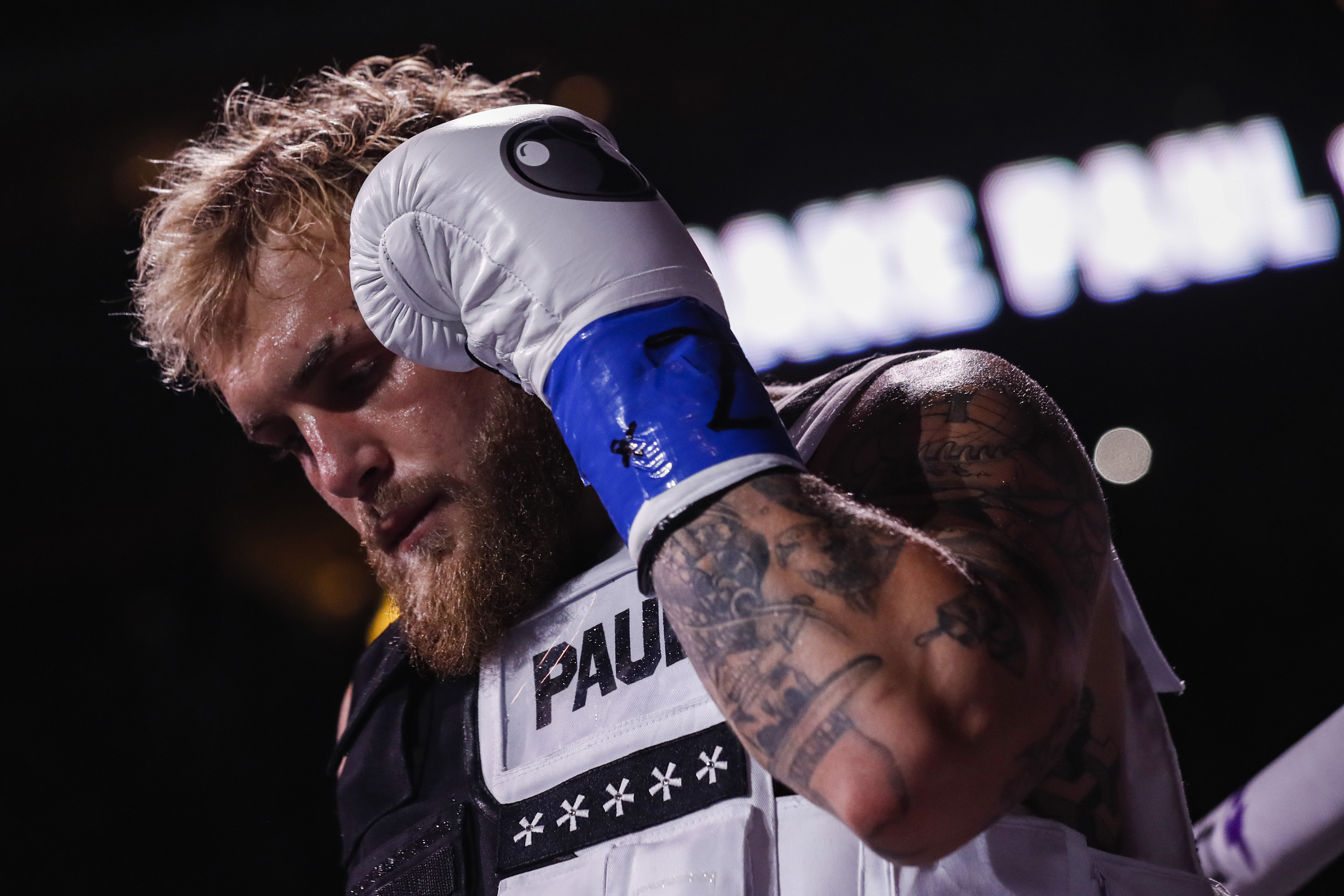 epa10274675 Jake Paul arrives on the ring for his 8 rounds Cruiserweight fight against Anderson Silva at the Desert Diamond Arena in Glendale, Arizona, USA, 29 October 2022.  EPA-EFE/ETIENNE LAURENT