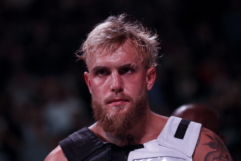 epa10274674 Jake Paul arrives on the ring for his 8 rounds Cruiserweight fight against Anderson Silva at the Desert Diamond Arena in Glendale, Arizona, USA, 29 October 2022.  EPA-EFE/ETIENNE LAURENT
