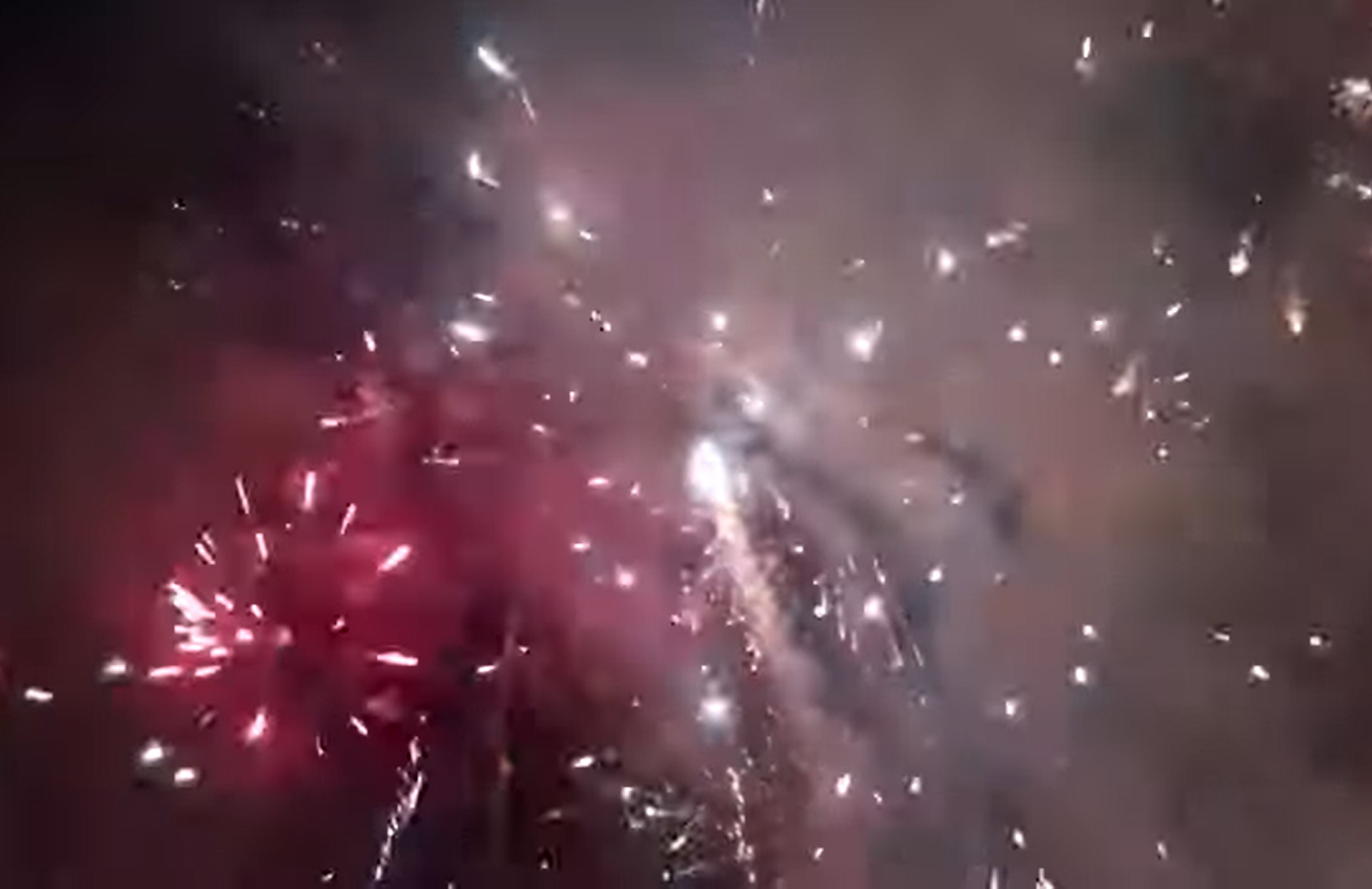 Naslov: PKG VATROMETI (IRENA) – Vatrometi na sve strane: Znate li kakve poruke (mogu da) nose?