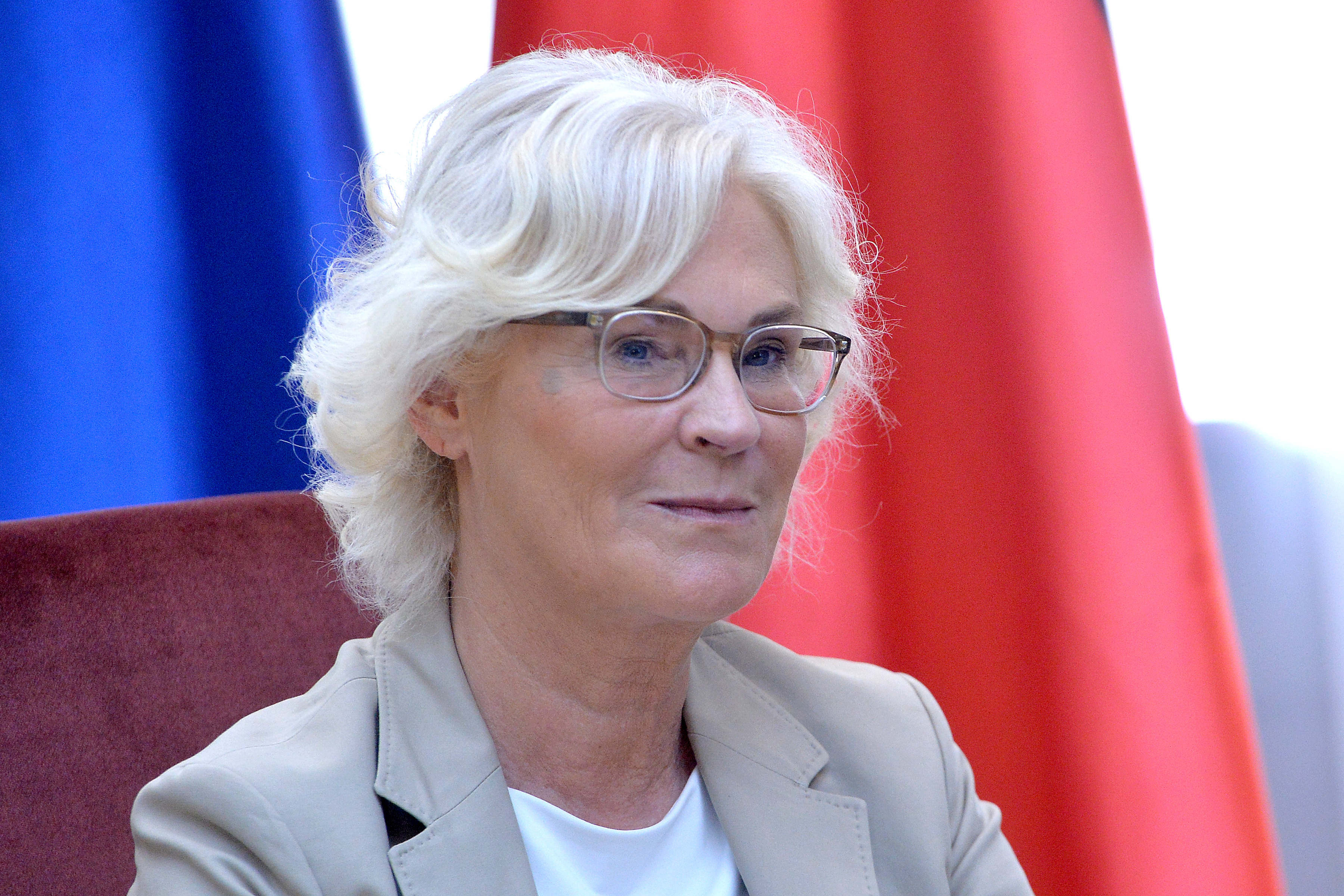 Beograd, 5. maja 2022.- Predsednik Republike Srbije Aleksandar Vucic sastao se sa ministarkom odbrane Savezne Republike Nemacke Kristin Lambreht.  FOTO TANJUG/ZORAN ZESTIC/ bg