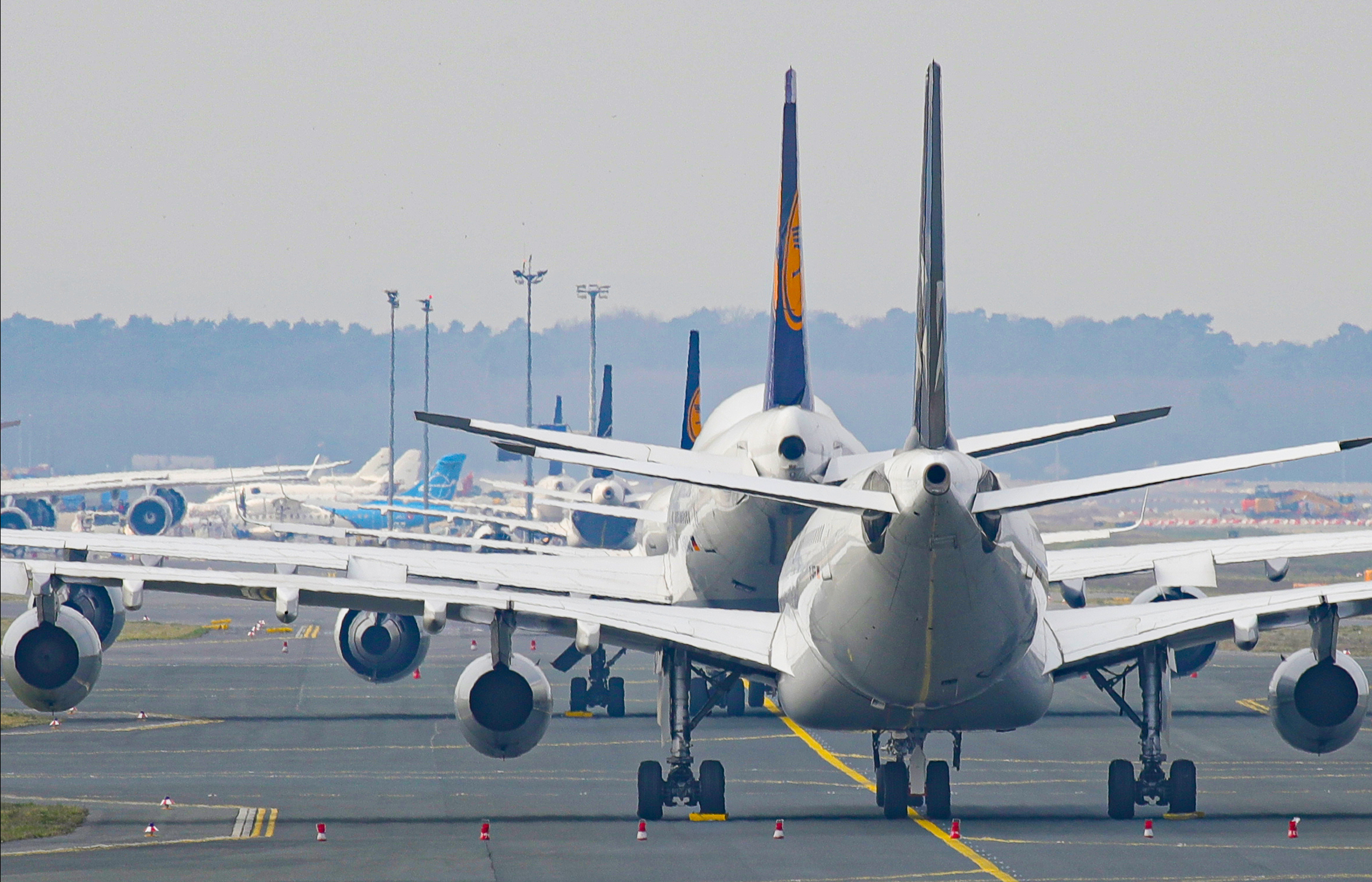 aerodrom, avioni, pista, Frankfurt airport closes Landing Runway Northwest for grounded Lufthansa fleet