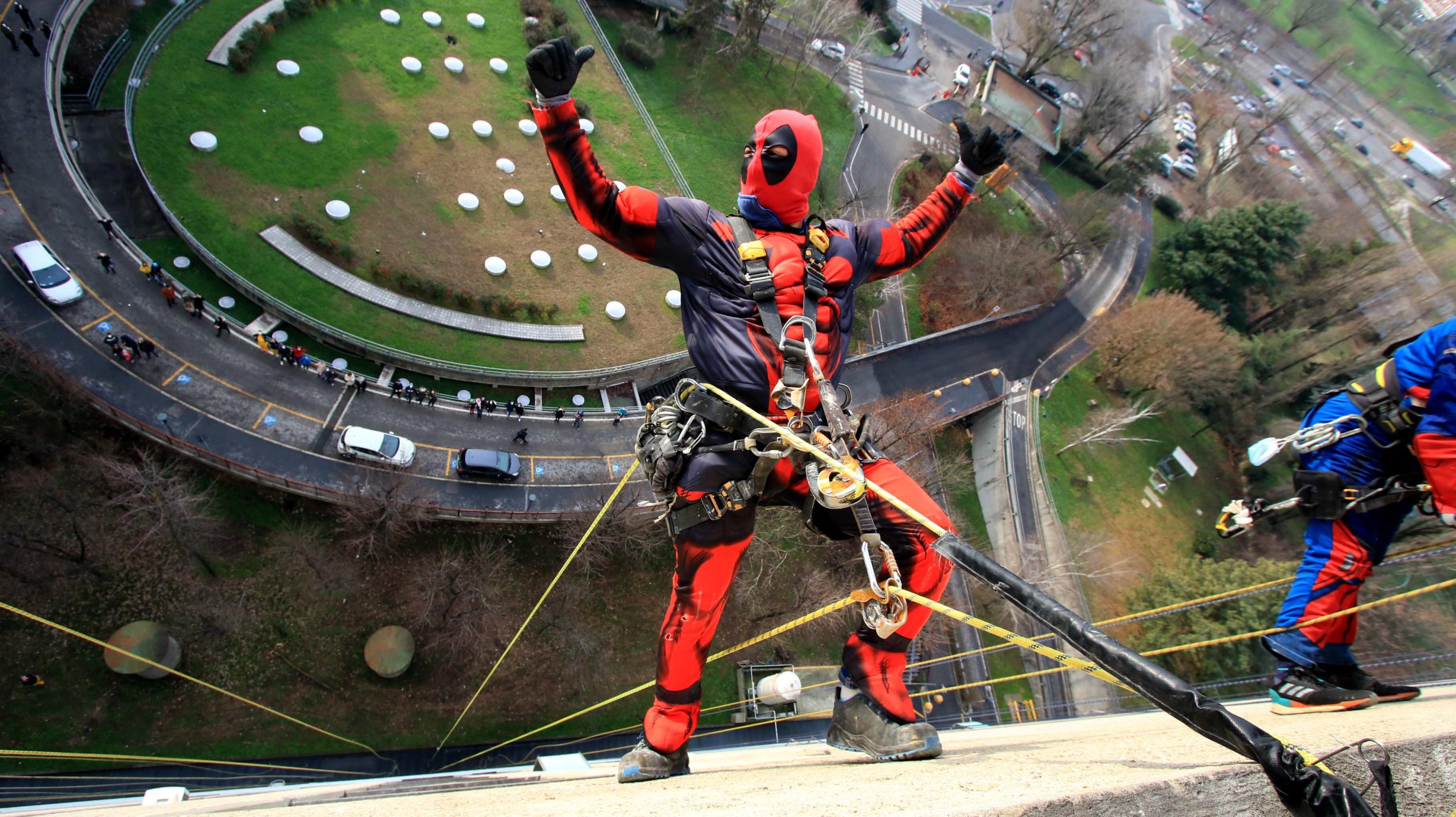 Superheroes rappel down hospital roof to greet patients in Italy
