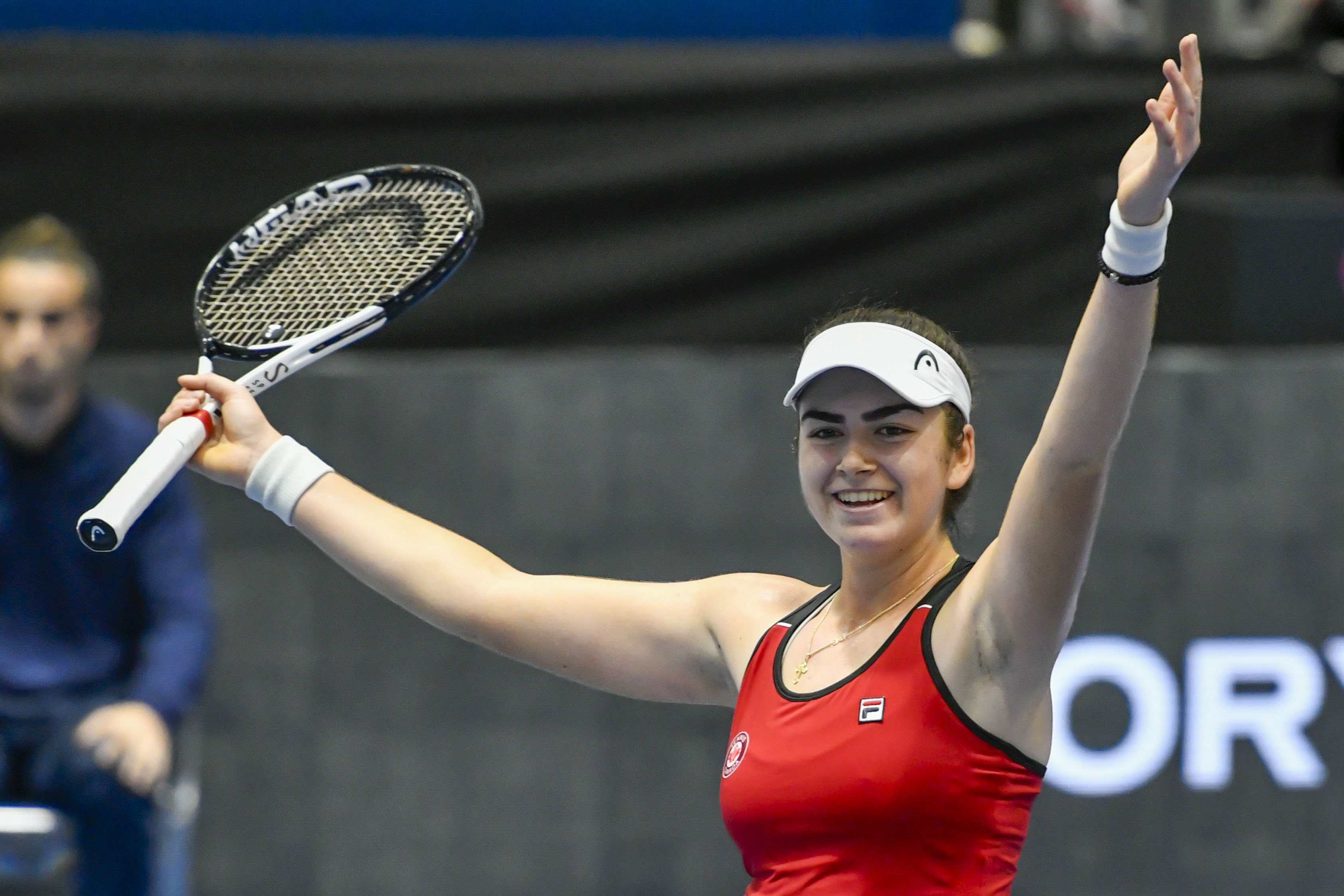 epa10971921 Marina Stakusic of Canada celebrates winning her singles match against Martina Trevisan of Italy in the Billie Jean King Cup Finals 2023 finals tennis match between Italy and Canada, in Seville, Spain, 12 November 2023.  EPA-EFE/Raul Caro