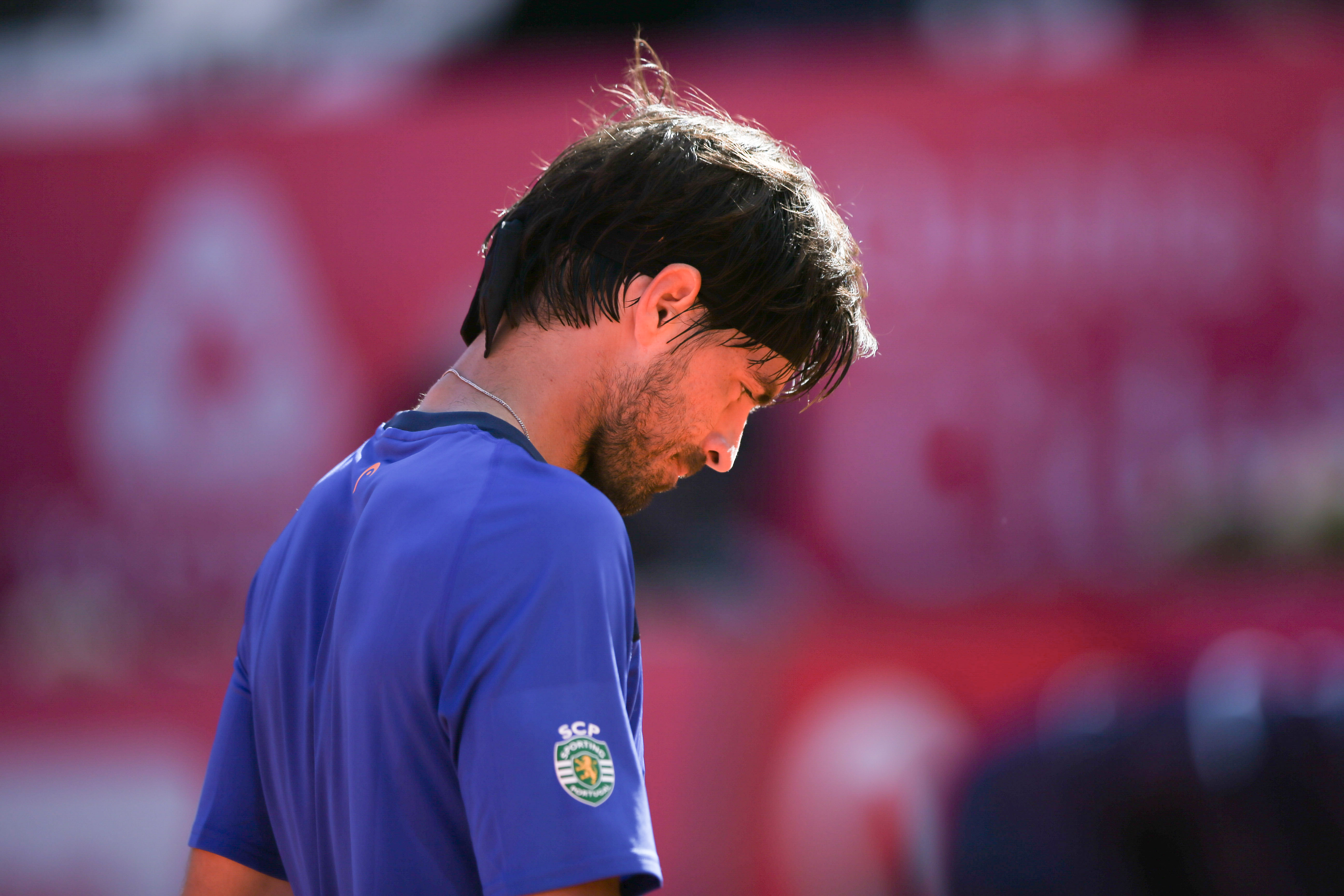 epa06702887 Portugal´s Gastao Elias in action against Australia's Alex de Minaur during their first round match of the Estoril Open tennis tournament in Cascais, near Lisbon, Portugal, 30 April 2018.  EPA-EFE/JOSE SENA GOULAO