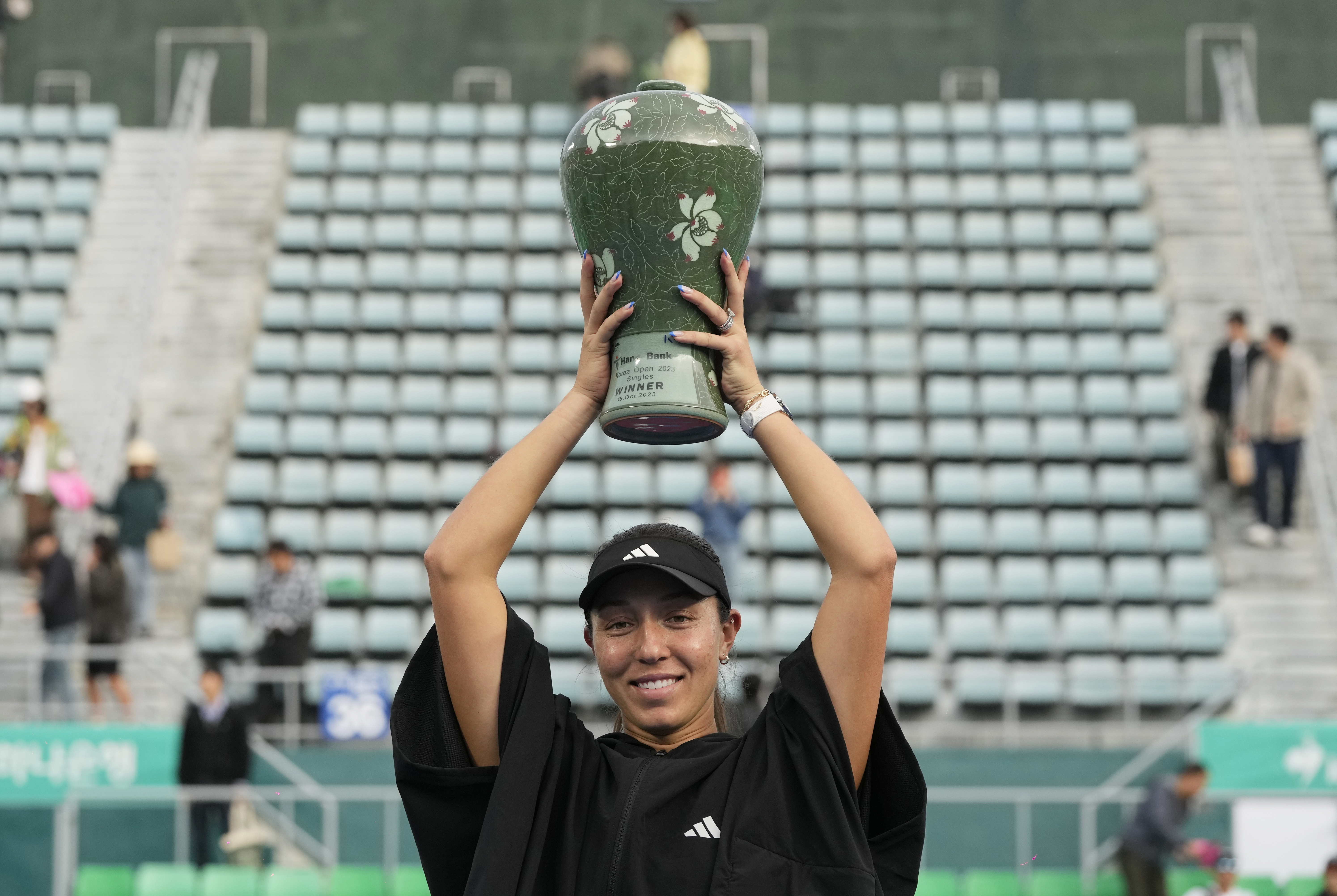 Jessica Pegula of the United States holds up her winning trophy after defeating Yue Yuan of China in their final match of the Korea Open tennis championships in Seoul, South Korea, Sunday, Oct. 15, 2023. (AP Photo/Ahn Young-joon)