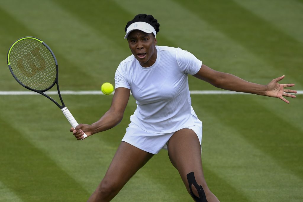 epa09310477 Venus Williams of the USA in action against Mihaela Buzarnescu of Romania during their 1st round match at the Wimbledon Championships, Wimbledon, Britain 29 June 2021.  EPA-EFE/FACUNDO ARRIZABALAGA