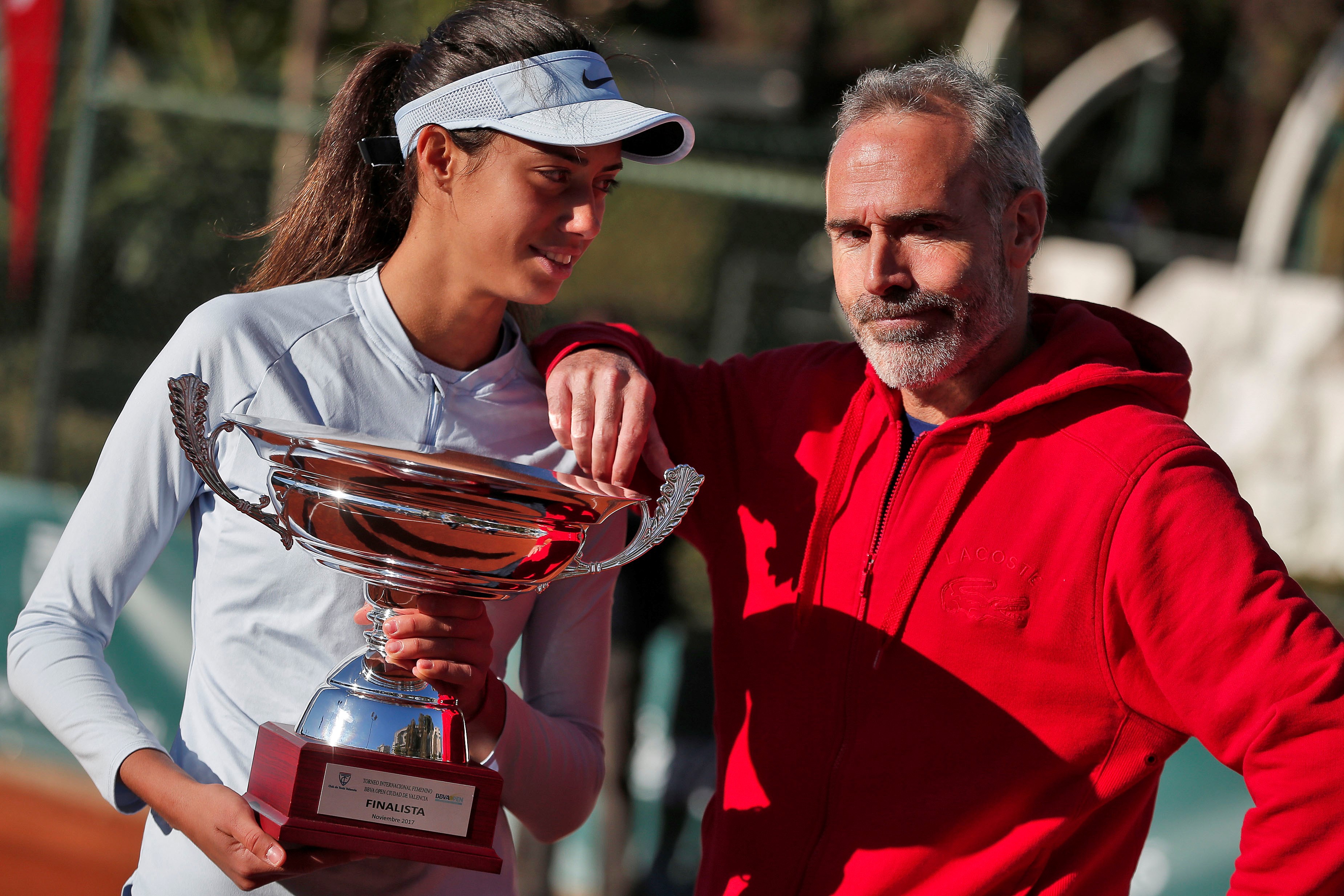 epa06352450 Second placed Serbian Olga Danilovic (L)  with her coach Spanish former tennis player Alex Corretja (R) after the final match at the Valencia Open Tennis tournament in Valencia, Spain, 26 November 2017.  EPA-EFE/MANUEL BRUQUE