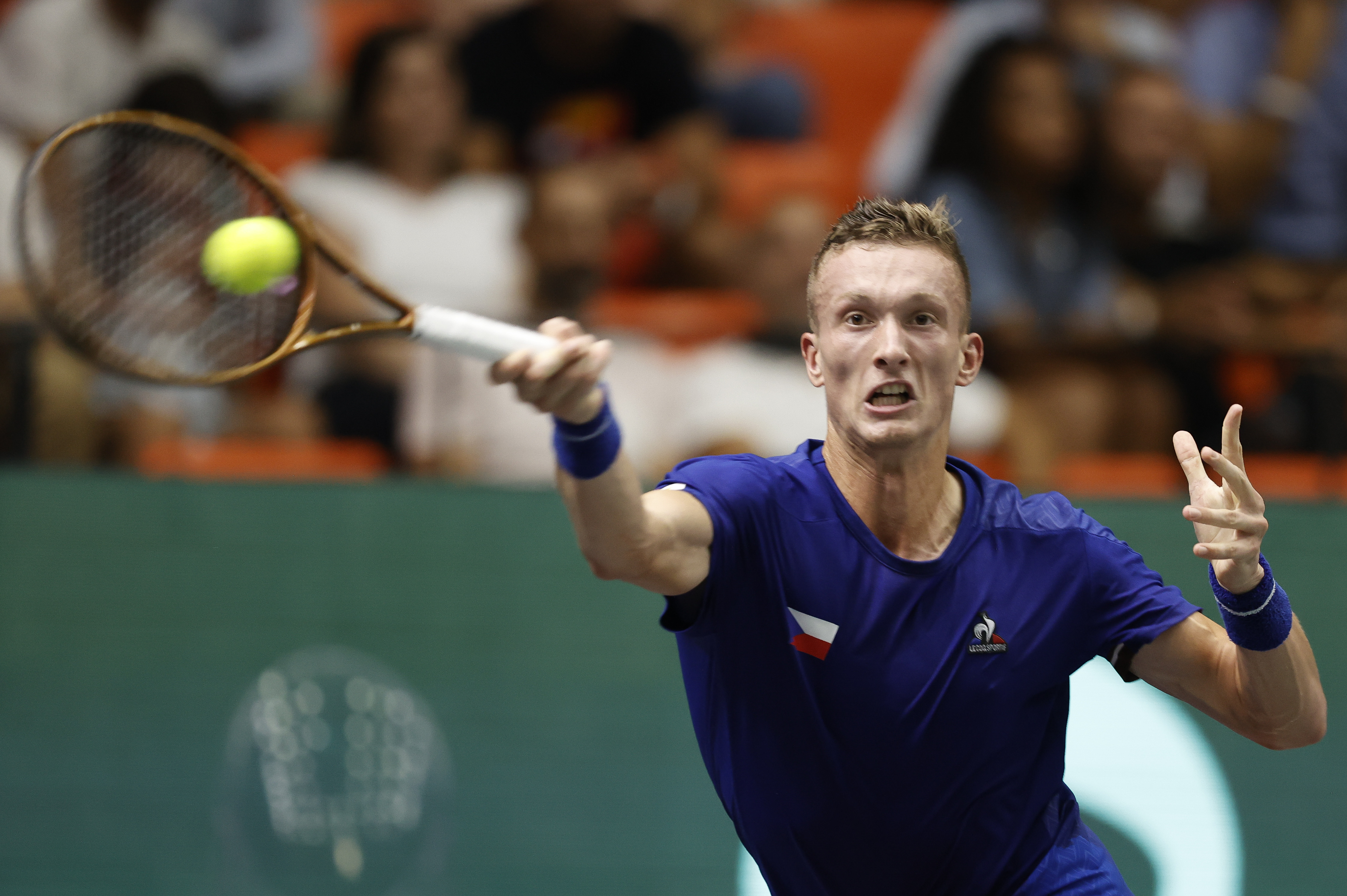 epa10858892 Czech Republic's Jiri Lehecka in action against Spain's Alejandro Davidovich during the Davis Cup Finals Group C match between Spain and Czech Republic, in Valencia, eastern Spain, 13 September 2023.  EPA-EFE/Kai Foesterling