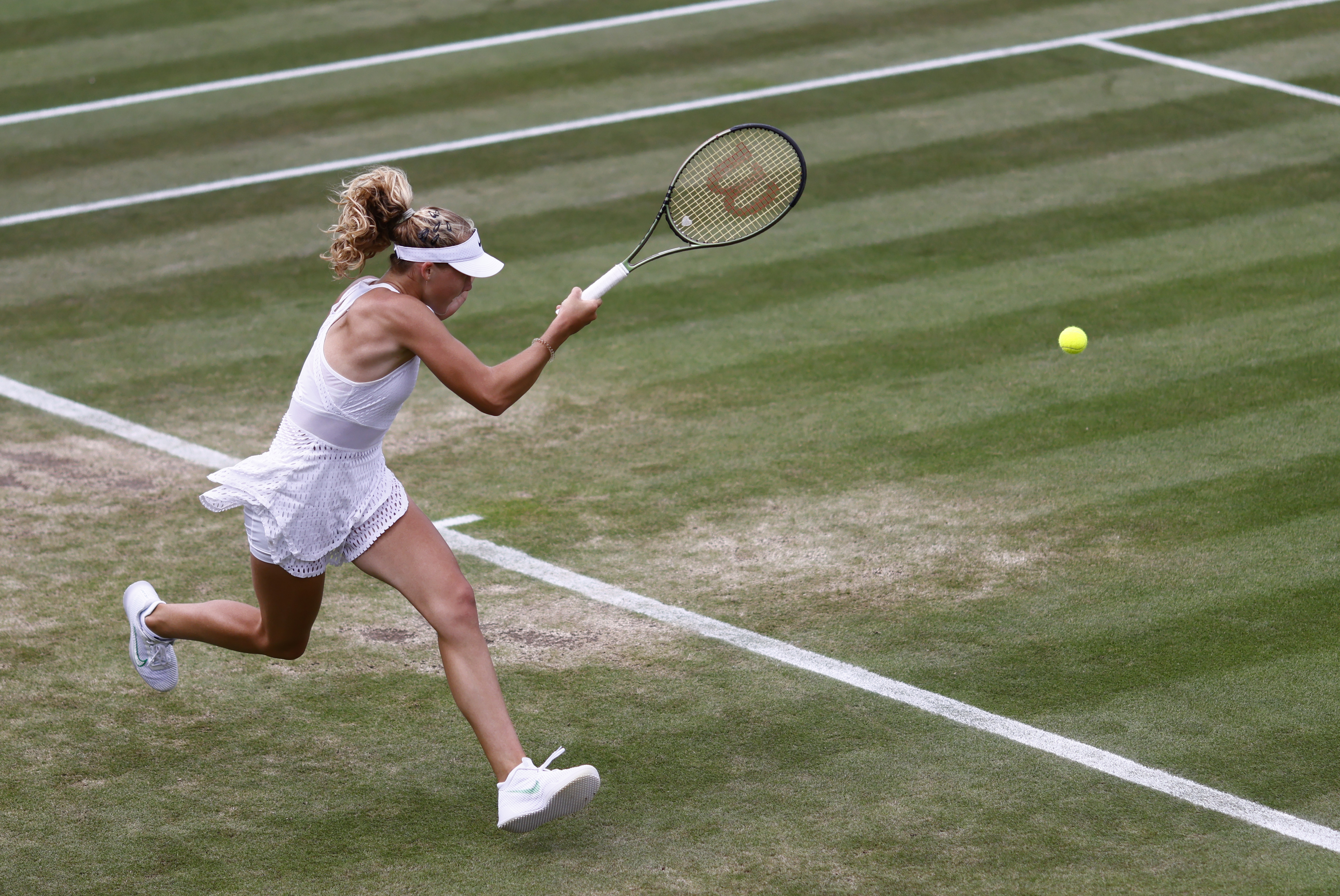 epa10737430 Mirra Andreeva of Russia in action during her Women's Singles 4th round match against Madison Keys of USA at the Wimbledon Championships, Wimbledon, Britain, 10 July 2023.  EPA-EFE/TOLGA AKMEN   EDITORIAL USE ONLY