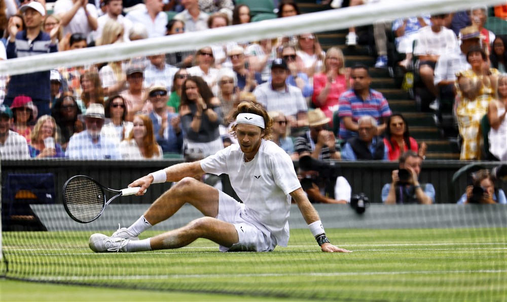 epa10740115 Andrey Rublev of Russia in action against Novak Djokovic of Serbia during their Men's Singles quarter final match at the Wimbledon Championships, Wimbledon, Britain, 11 July 2023.  EPA-EFE/TOLGA AKMEN   EDITORIAL USE ONLY