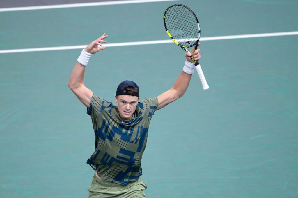epa10290550 Holger Rune of Denmark reacts during the final match against  Novak Djokovic of Serbia at the Rolex Paris Masters 2022 Tennis Tournament in Paris, France, 06 November 2022.  EPA-EFE/CHRISTOPHE PETIT TESSON