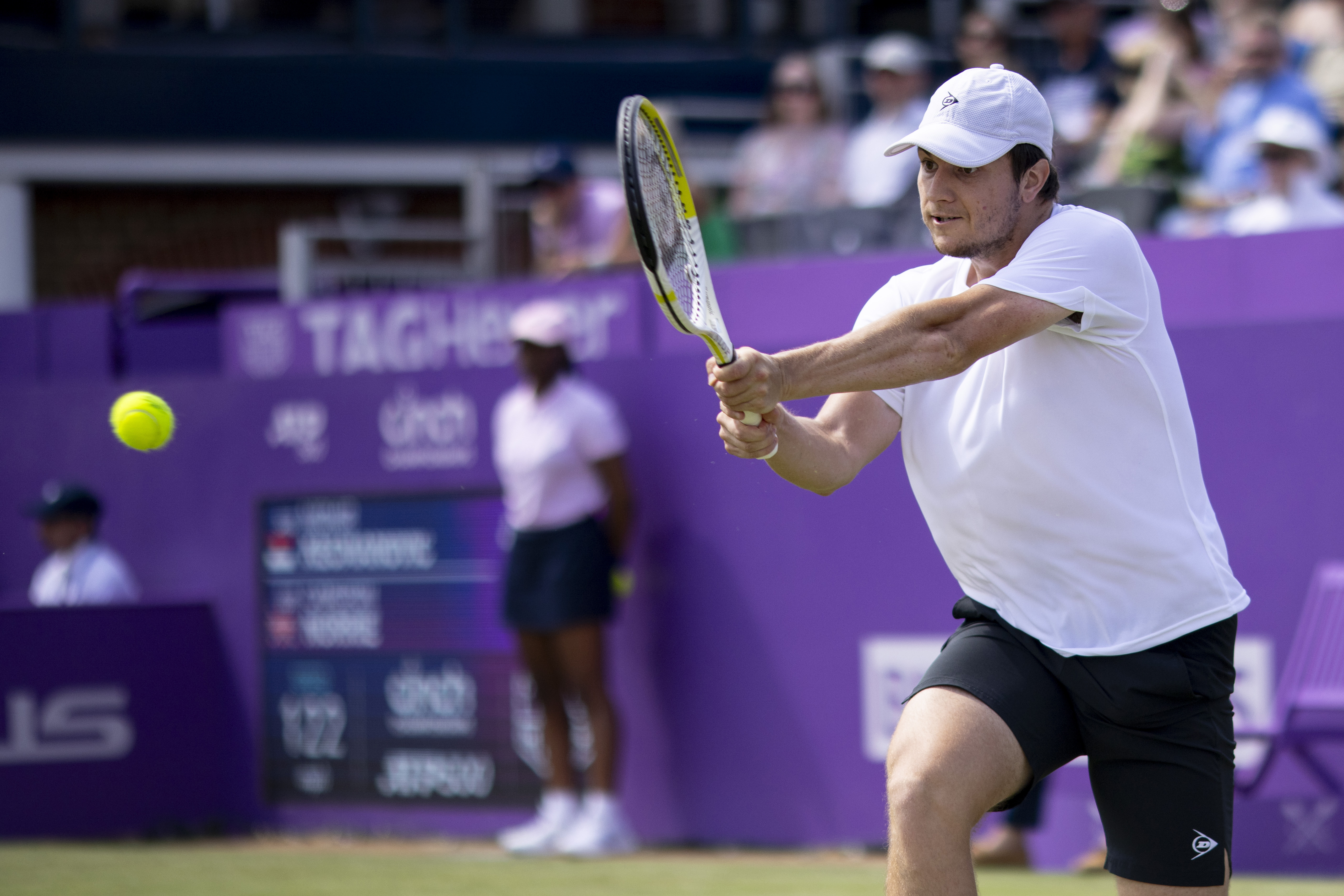 epa10700129 Miomir Kecmanovic of Serbia in action against Cameron Norrie of Britain during their round of 32 match at the Cinch Tennis Championship in London, Britain, 19 June 2023.  EPA-EFE/TOLGA AKMEN
