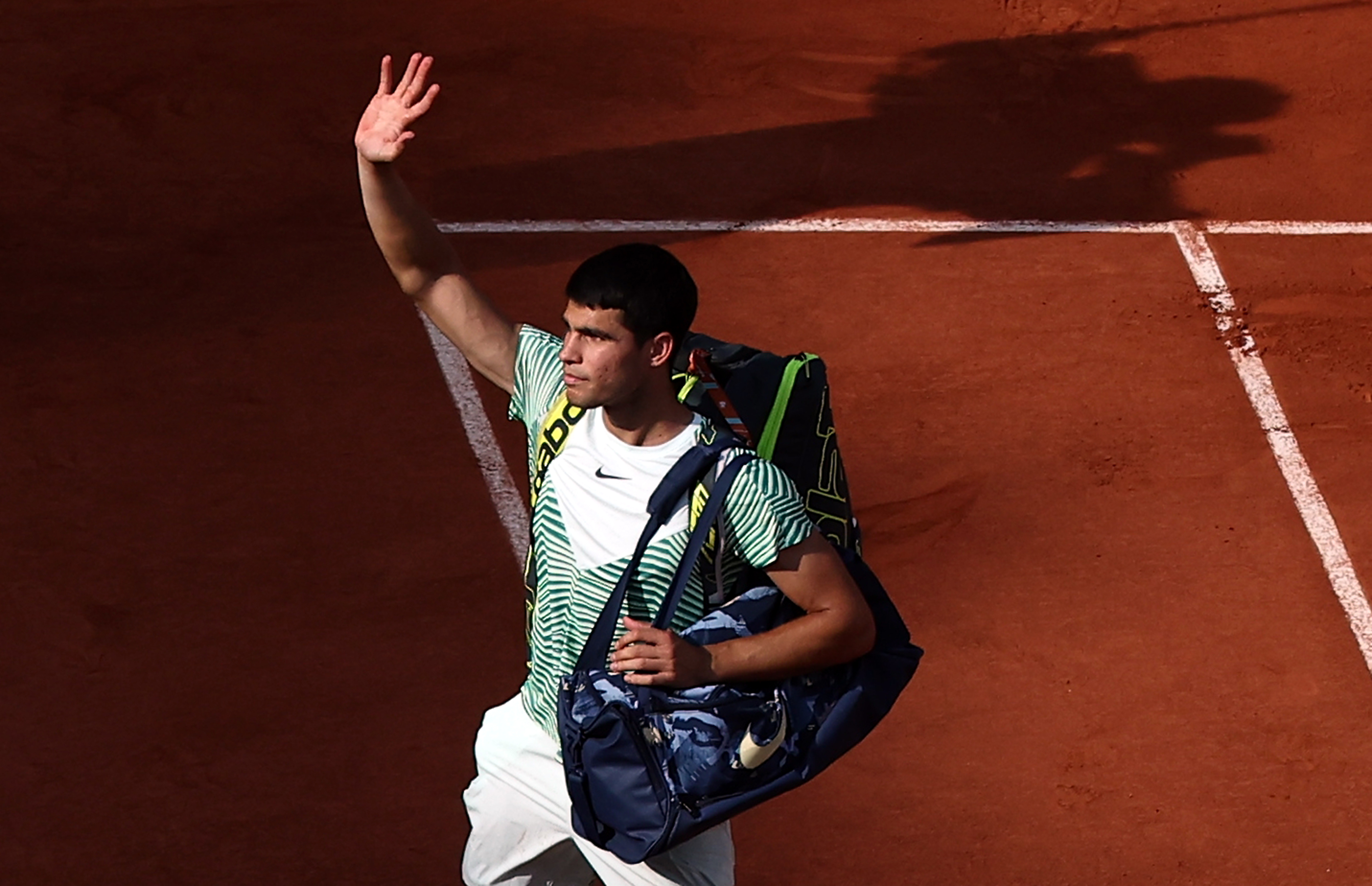epa10681958 Carlos Alcaraz of Spain leaves the court after losing against Novak Djokovic of Serbia in their Men's semi final match during the French Open Grand Slam tennis tournament at Roland Garros in Paris, France, 09 June 2023.  EPA-EFE/MOHAMMED BADRA