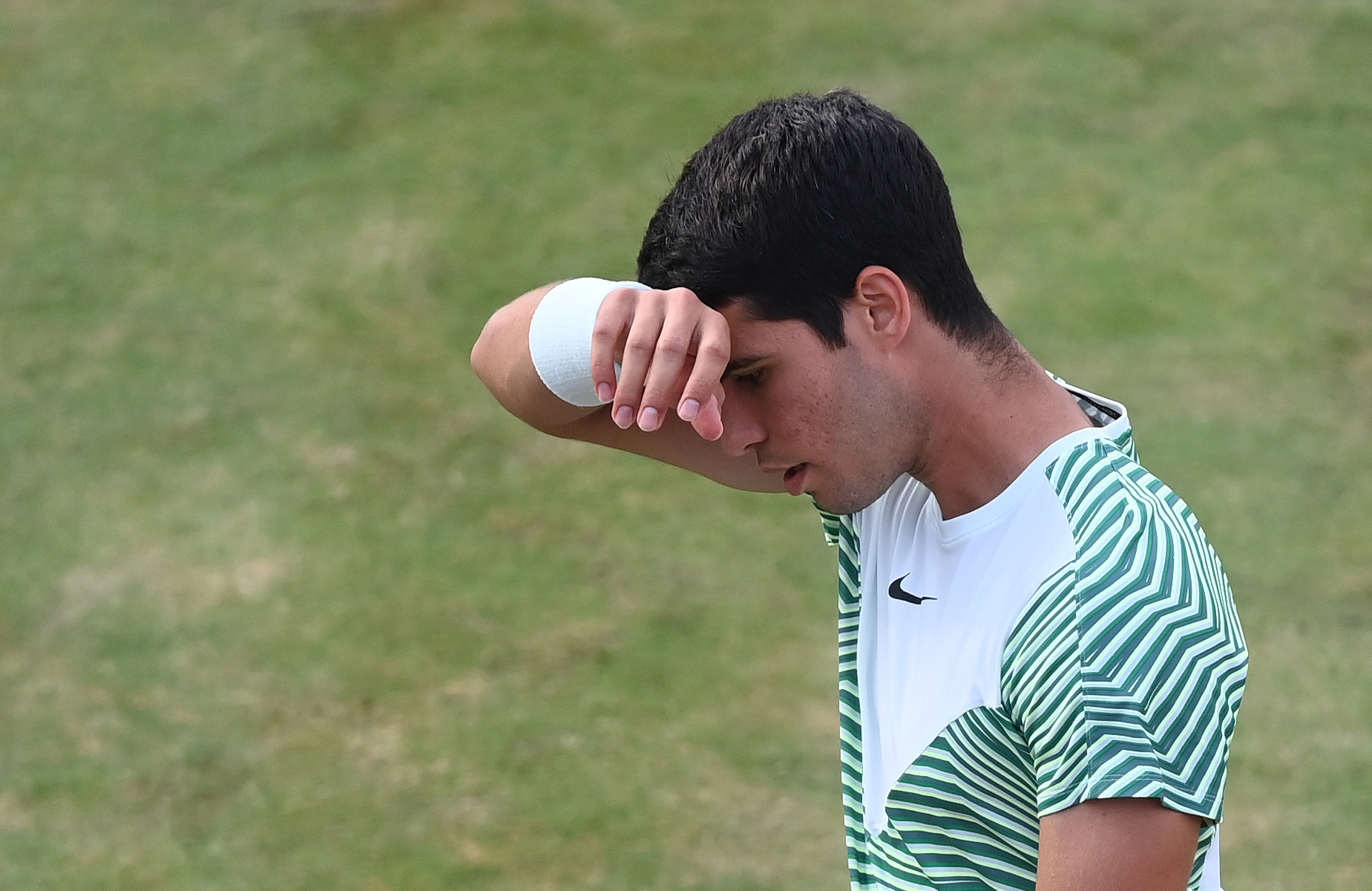 epa10708497 Carlos Alcaraz of Spain in action against Grigor Dimitrov of Bulgaria  during their quarter final tennis match at the Cinch ATP Tour Championships in London, Britain, 23 June 2023.  EPA-EFE/ANDY RAIN