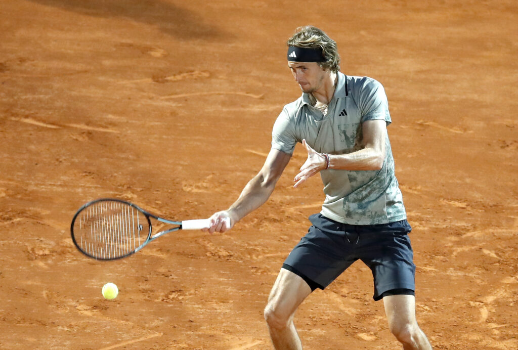 epa10571289 Alexander Zverev of Germany in action against Daniil Medvedev of Russia during their third round match at the Monte-Carlo Rolex Masters tournament in Roquebrune Cap Martin, France, 13 April 2023.  EPA-EFE/SEBASTIEN NOGIER