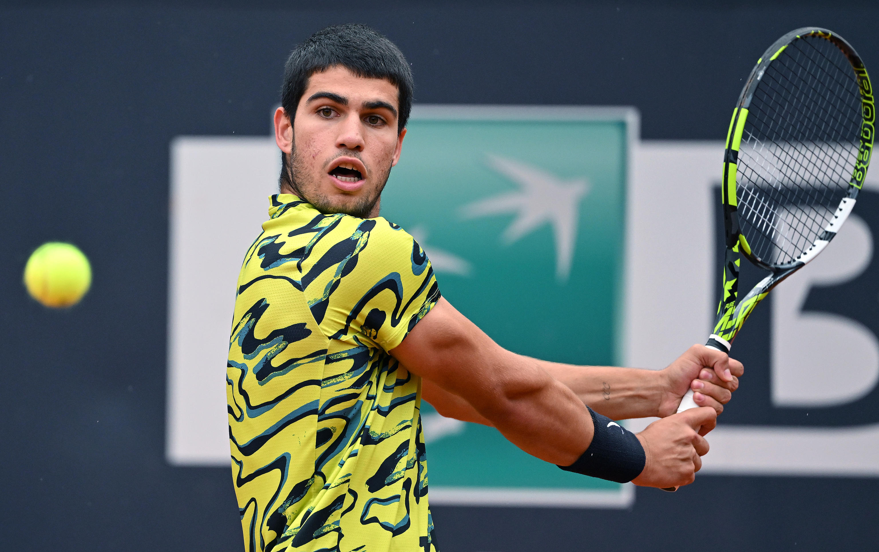 epa10625239 Carlos Alcaraz of Spain in action during his men's singles second round match against Albert Ramos-Vinolas of Spain at the Italian Open tennis tournament in Rome, Italy, 13 May 2023.  EPA-EFE/ETTORE FERRARI