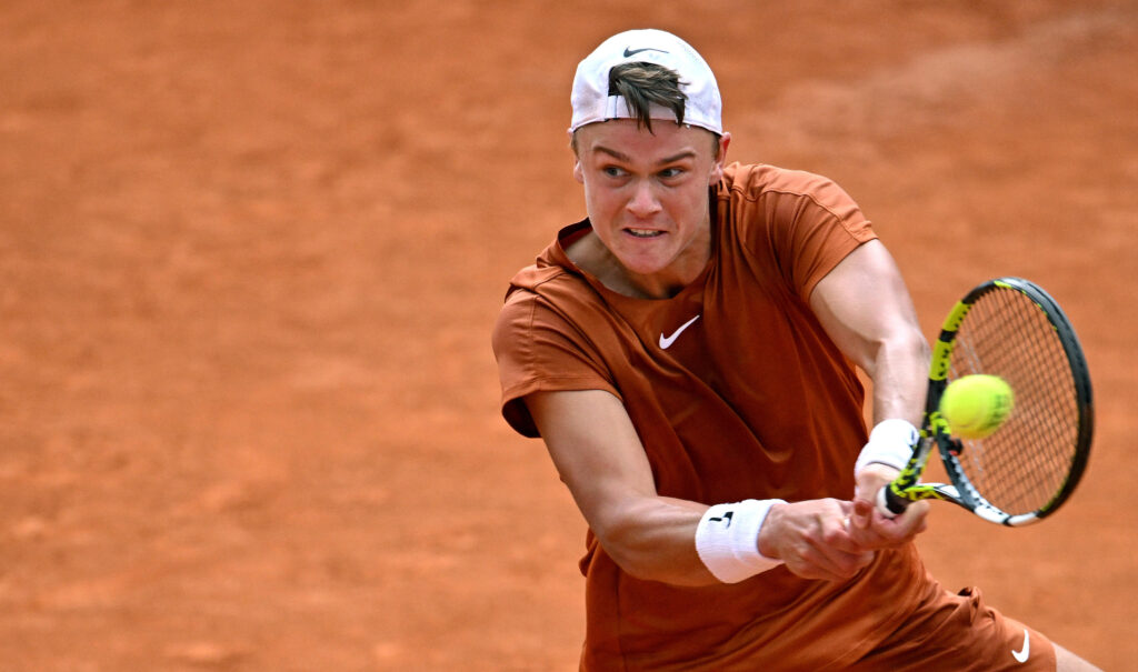epa10633907 Holger Rune of Denmark in action during his men's quarter final round match against Novak Djokovic of Serbia (not pictured) at the Italian Open tennis tournament in Rome, Italy, 17 May 2023.  EPA-EFE/ETTORE FERRARI