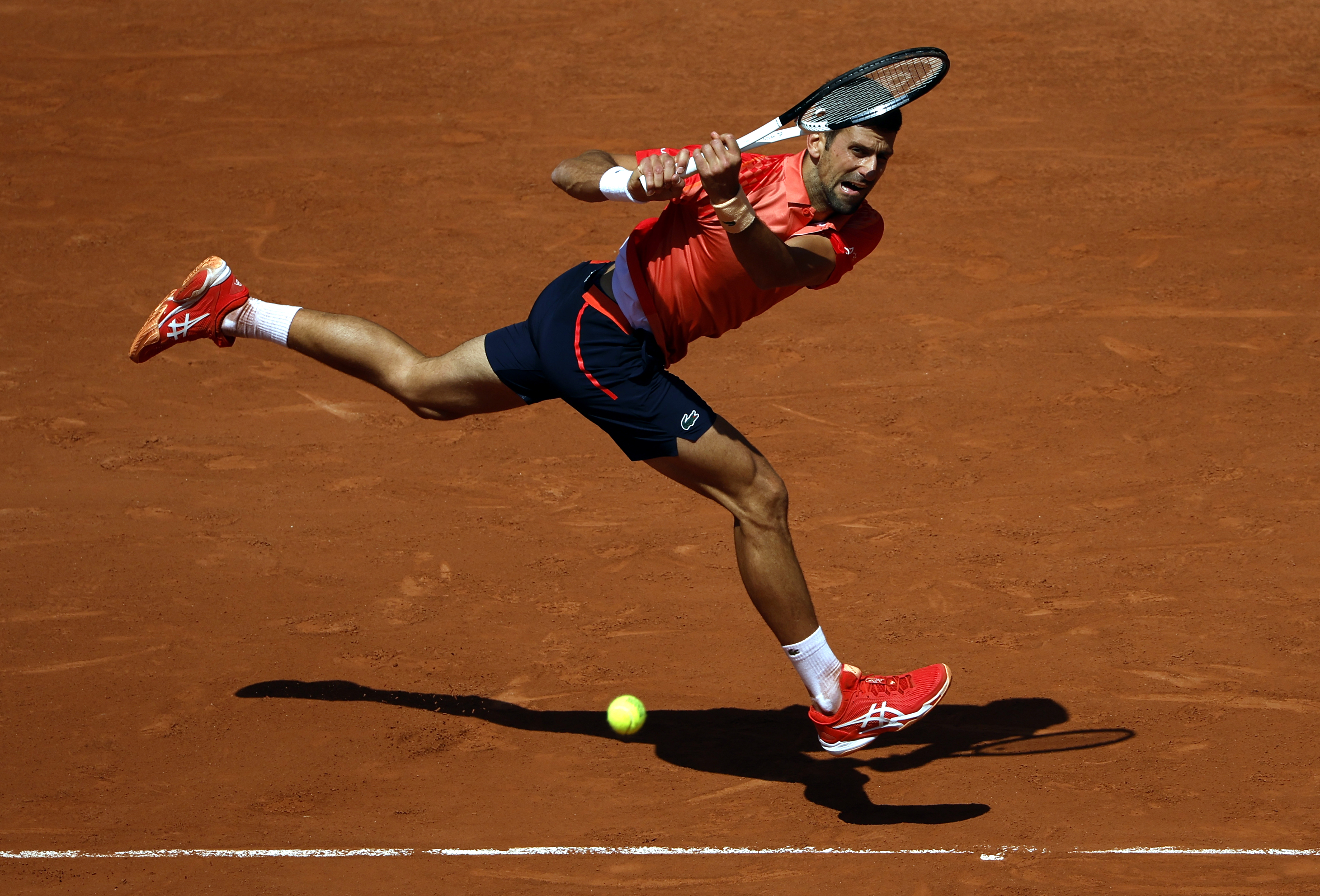epa10661855 Novak Djokovic of Serbia plays Aleksandar Kovacevic of the USA in their Men's Singles first round match during the French Open Grand Slam tennis tournament at Roland Garros in Paris, France, 29 May 2023.  EPA-EFE/YOAN VALAT