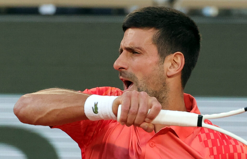 epa10665435 Novak Djokovic of Serbia plays Marton Fucsovics of Hungary in their Men's Singles second round match during the French Open Grand Slam tennis tournament at Roland Garros in Paris, France, 31 May 2023.  EPA-EFE/TERESA SUAREZ