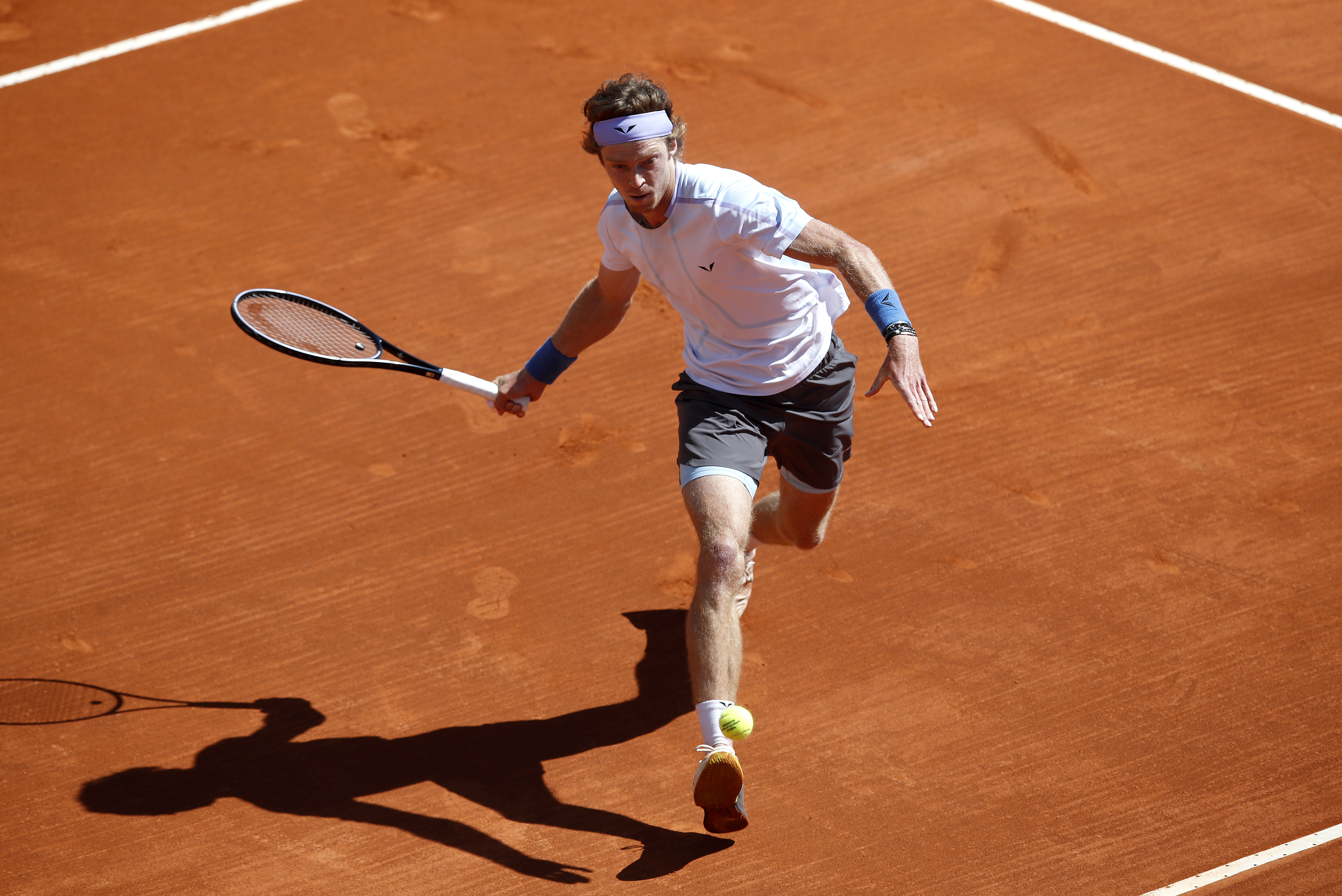 epa10570836 Andrey Rublev in action during his third round match against Karen Khachanov at the Monte-Carlo Rolex Masters tournament in Roquebrune Cap Martin, France, 13 April 2023.  EPA-EFE/SEBASTIEN NOGIER