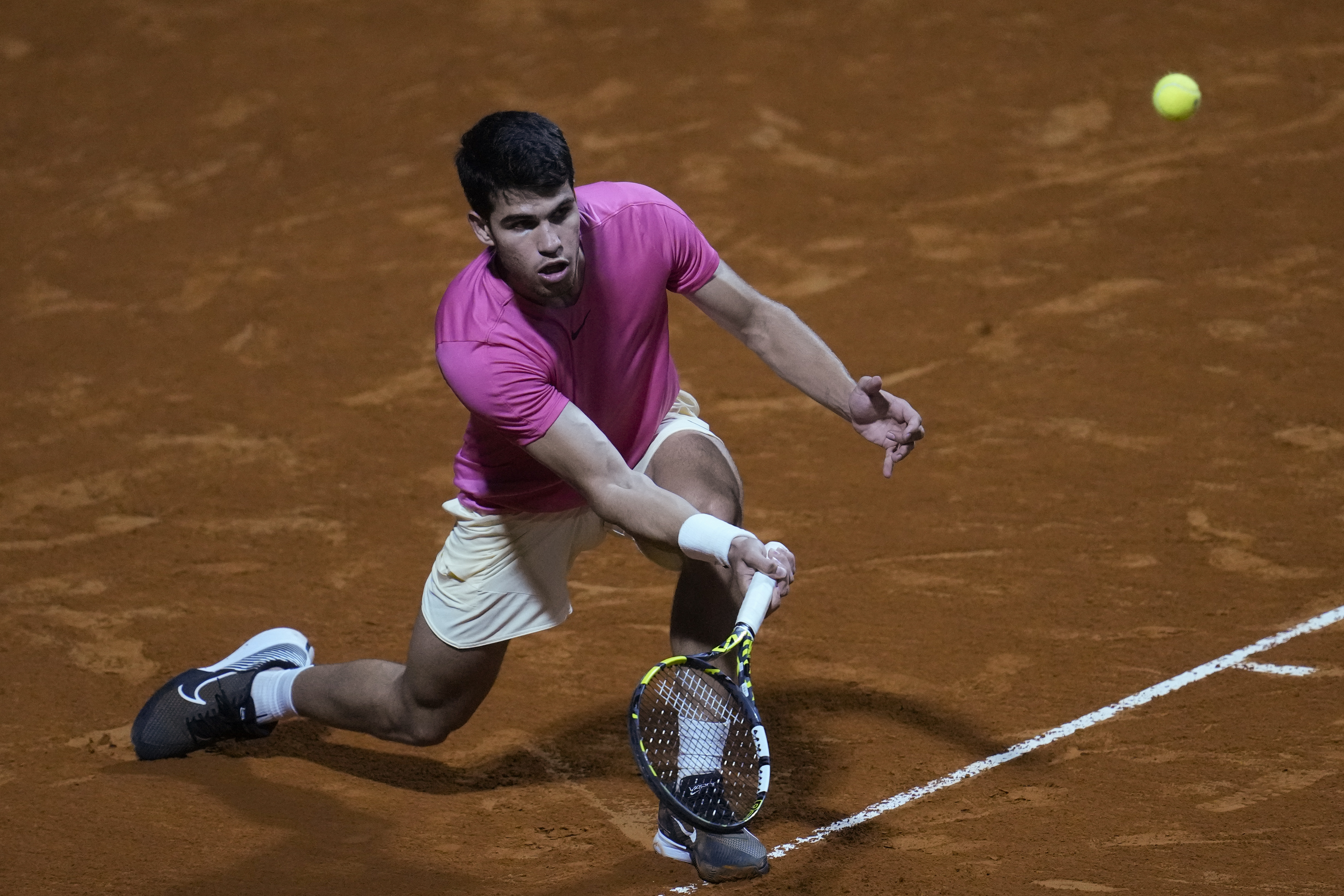 Carlos Alcaraz of Spain returns the ball to Laslo Djere of Serbia during an Argentina Open ATP tennis match in Buenos Aires, Argentina, Wednesday, Feb. 15, 2023. (AP Photo/Natacha Pisarenko)